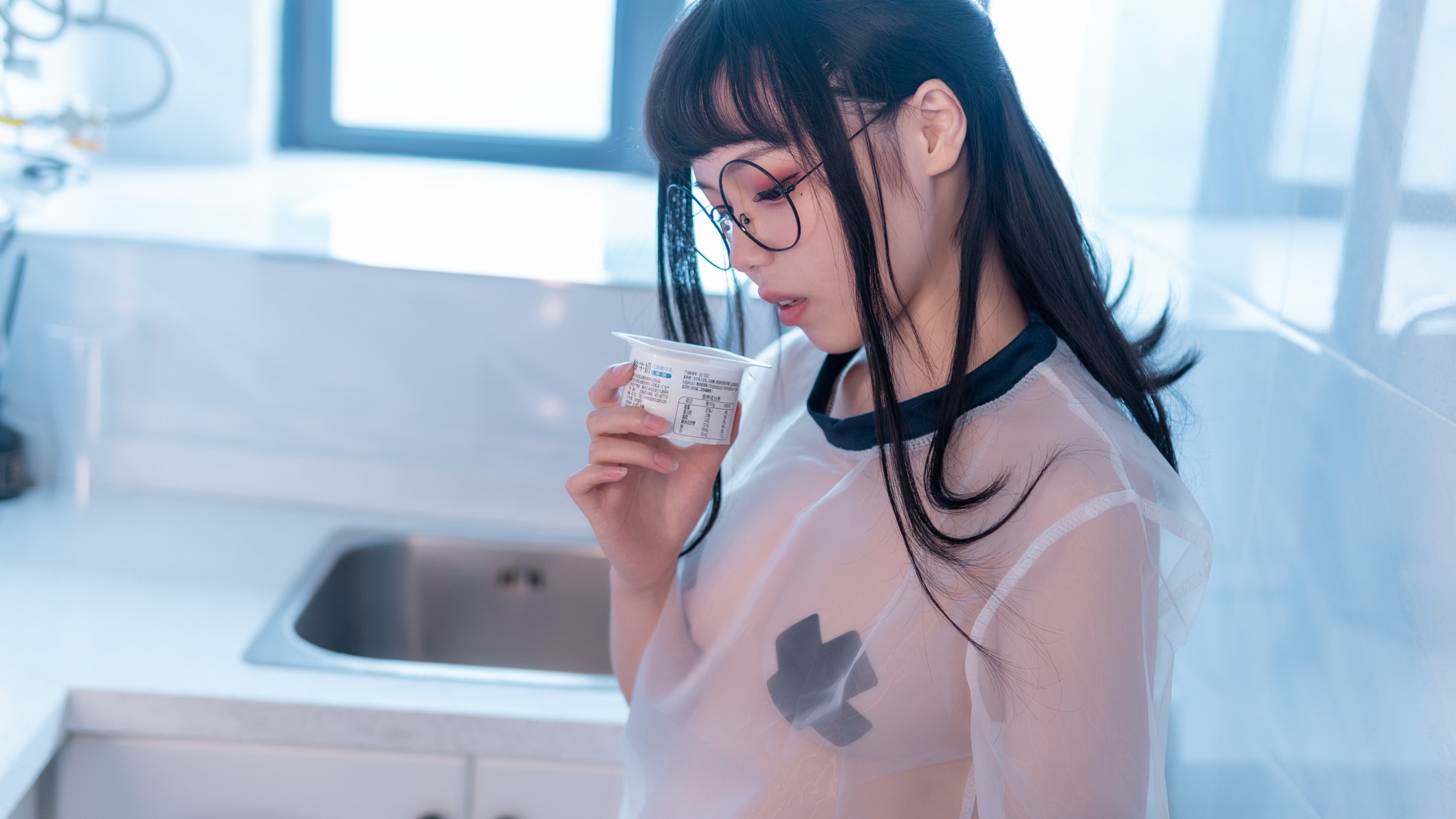 Cosplay 七月喵子 喝酸奶的眼镜娘