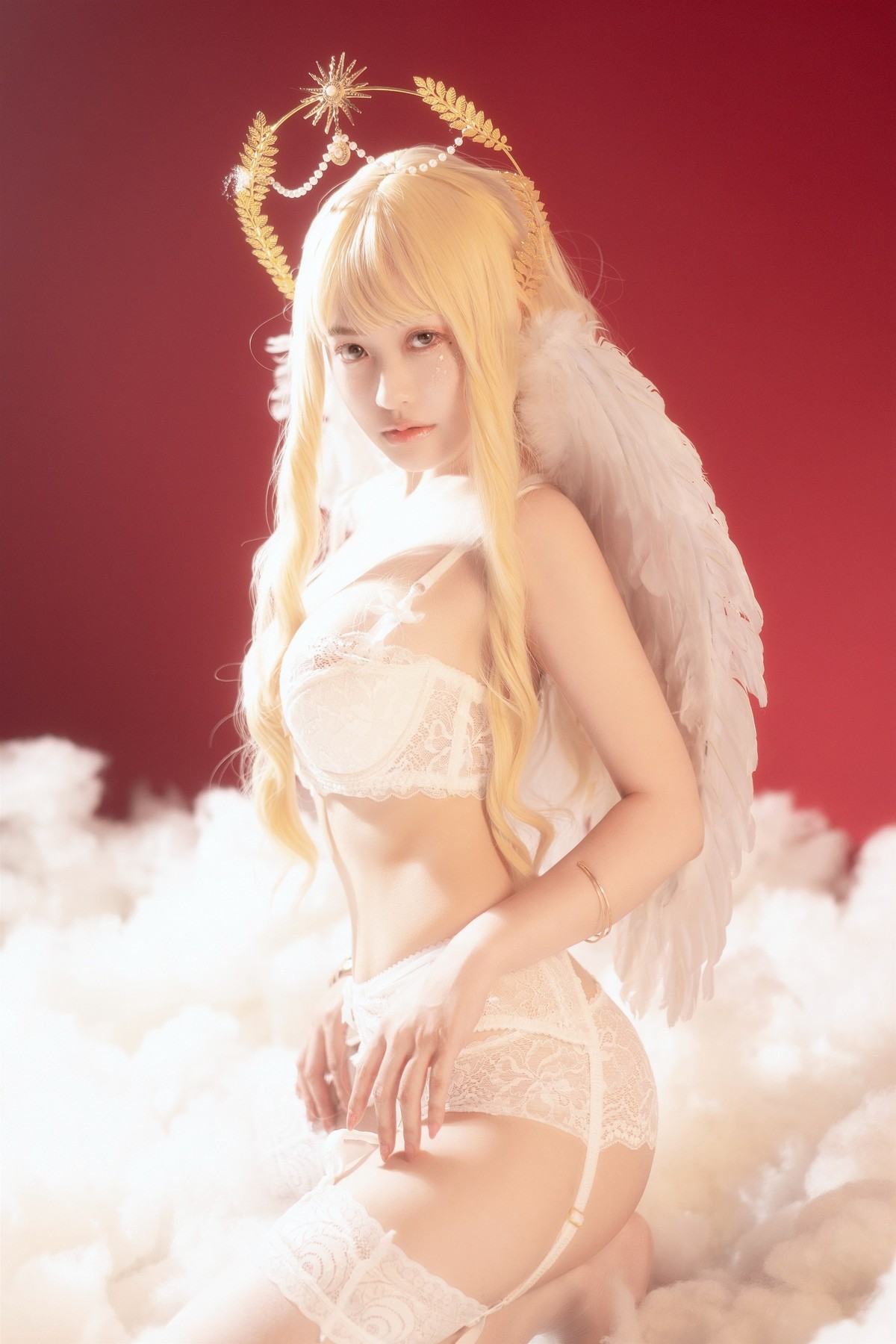 小何同学 Cosplay 尾巴天使
