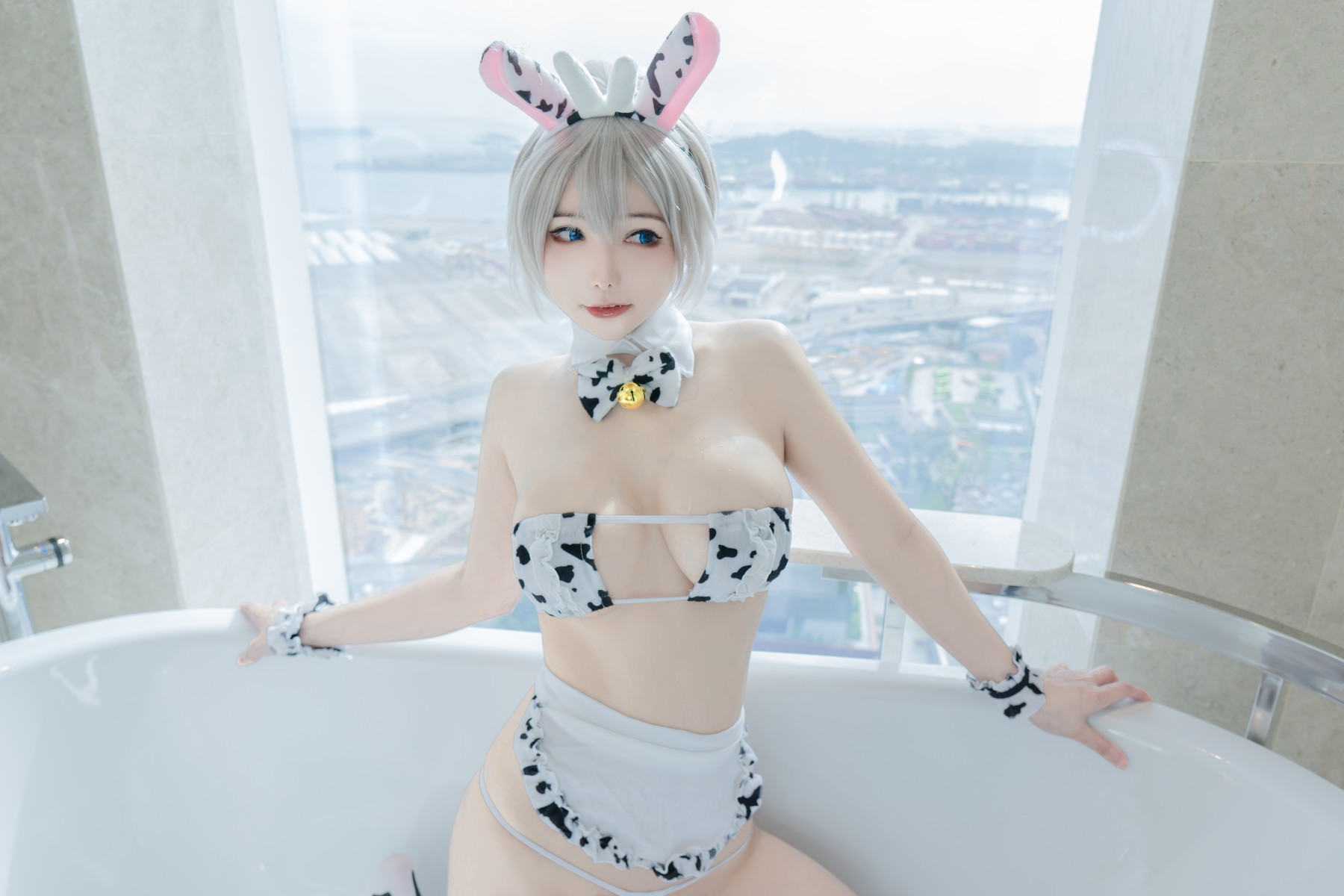 KitKat Cosplay Uzaki Cow Maid