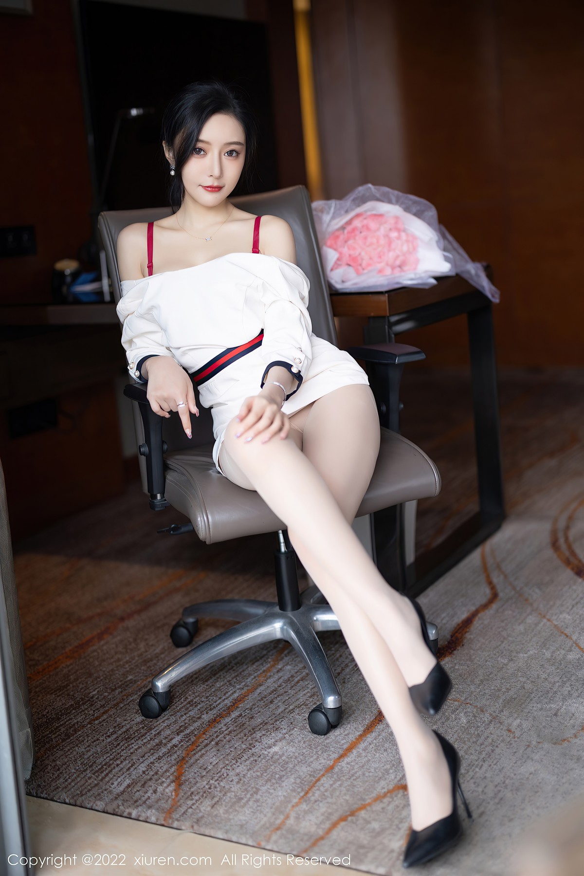 [XiuRen秀人网] No.4963 王馨瑶yanni