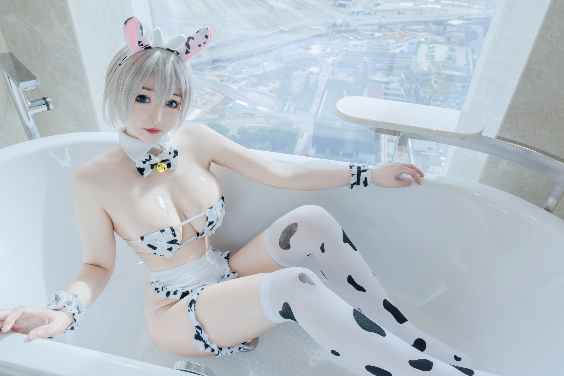 KitKat Cosplay Uzaki Cow Maid