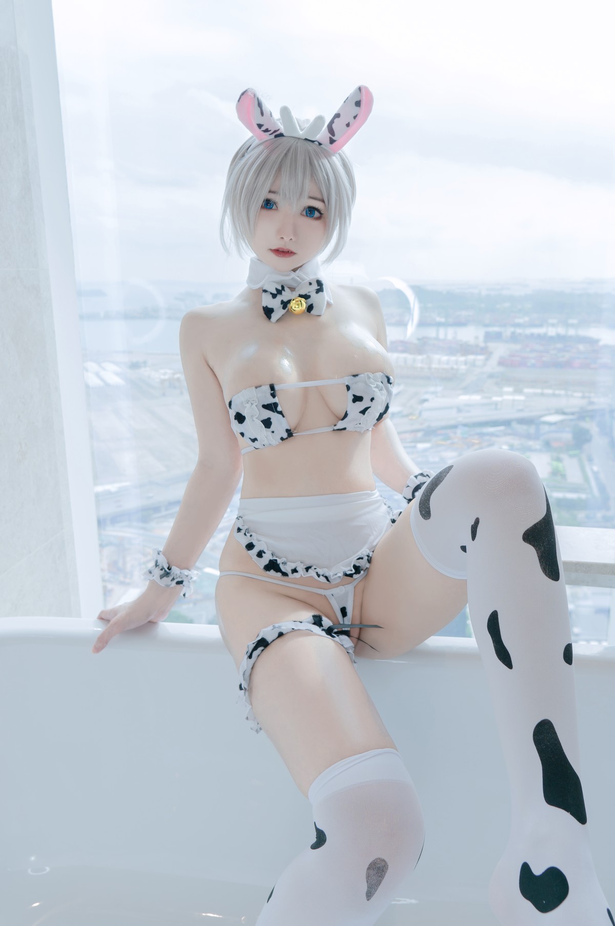 KitKat Cosplay Uzaki Cow Maid