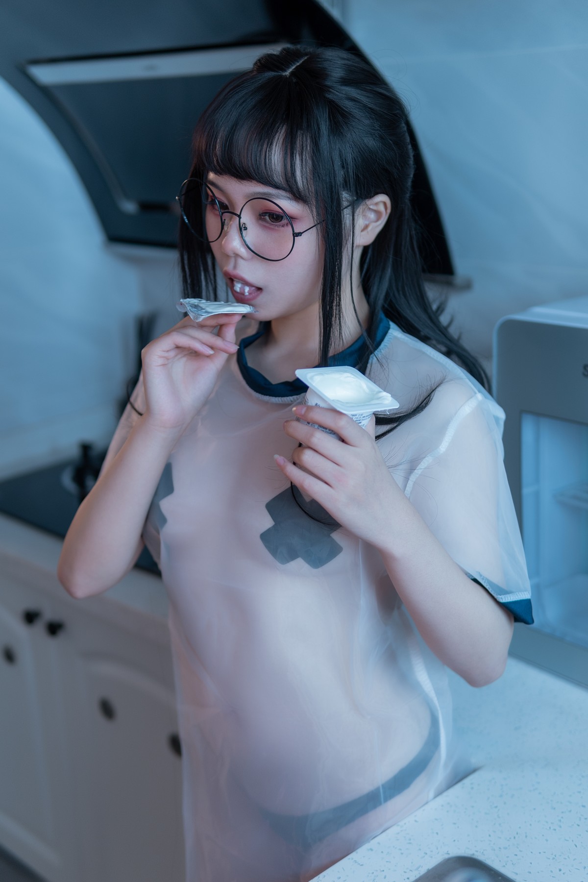 Cosplay 七月喵子 喝酸奶的眼镜娘