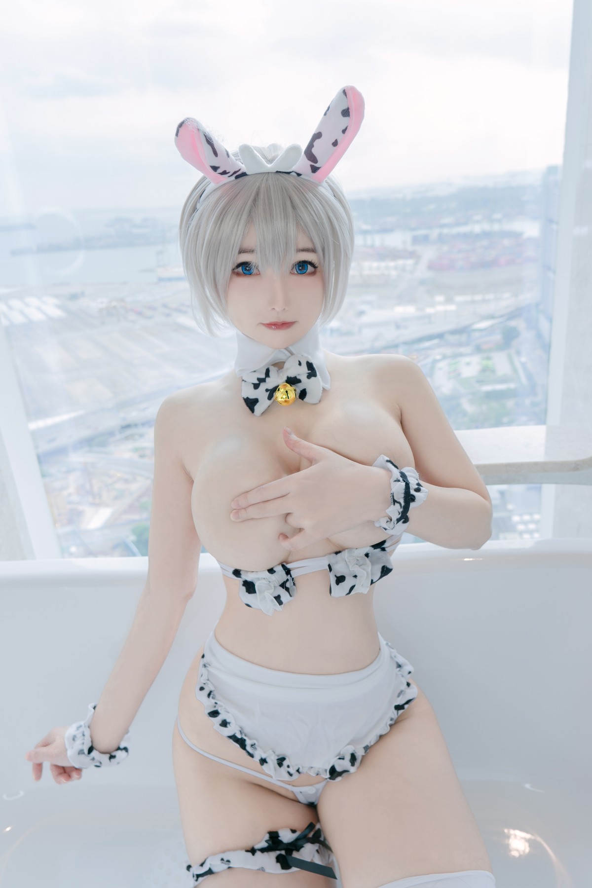KitKat Cosplay Uzaki Cow Maid