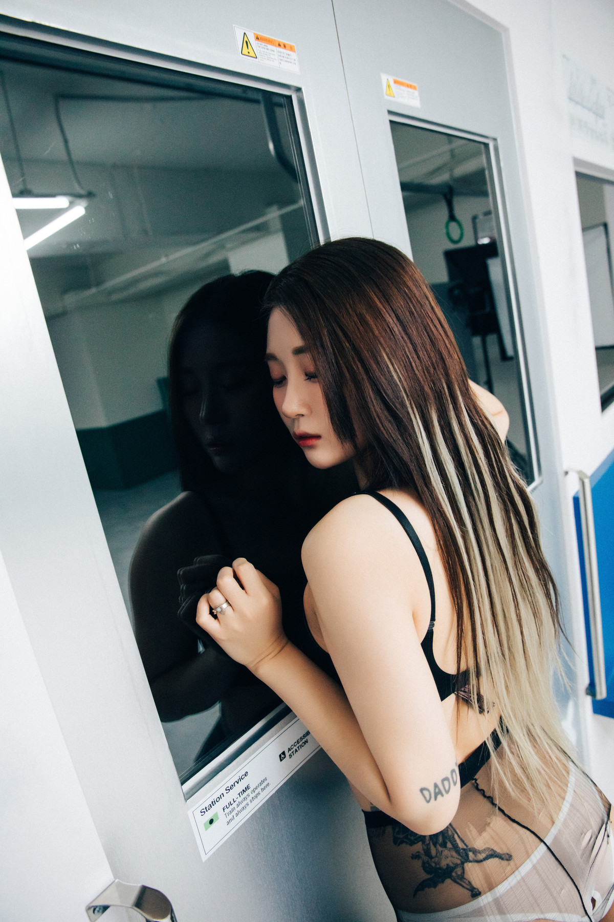 Jeong Bomi 정보미, [Loozy] Bondage Subway Set.01