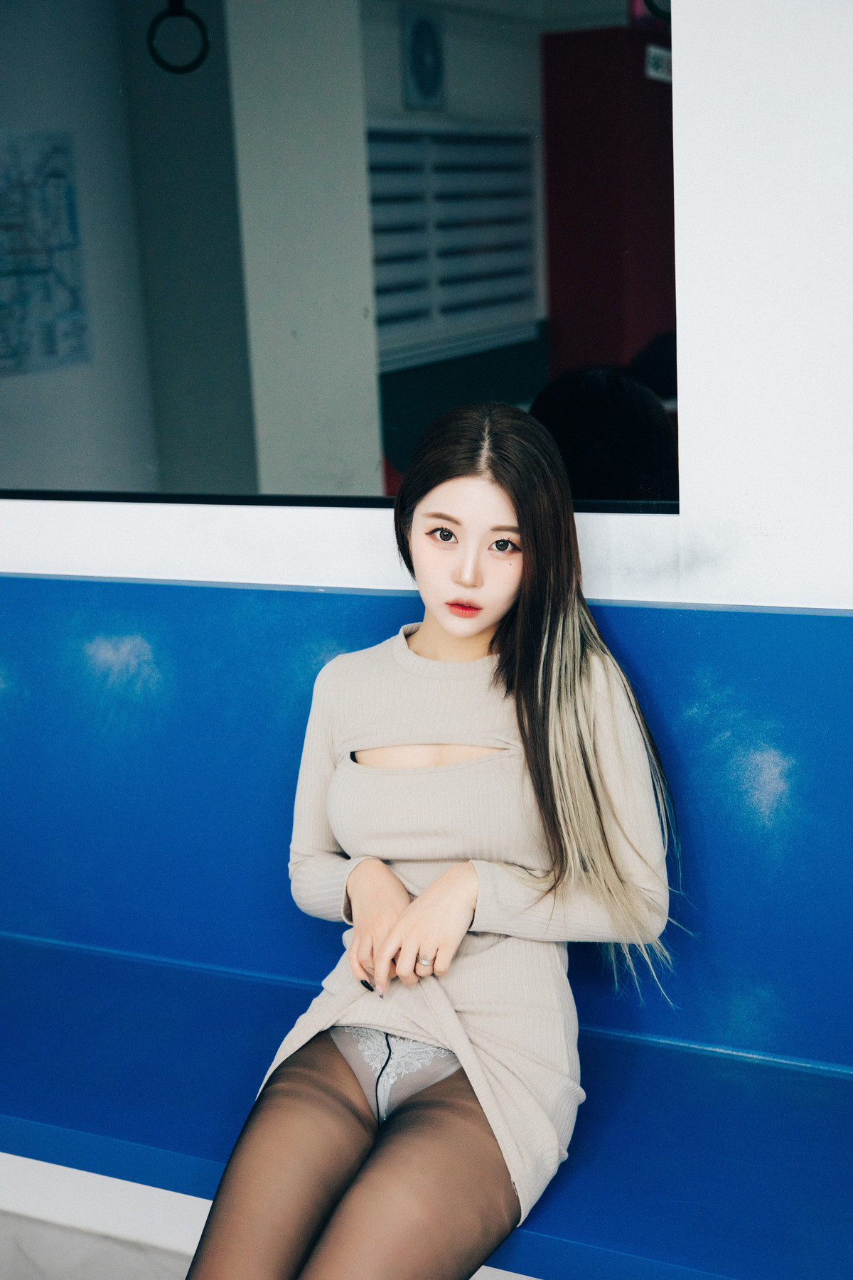 Jeong Bomi 정보미, [Loozy] Bondage Subway Set.01