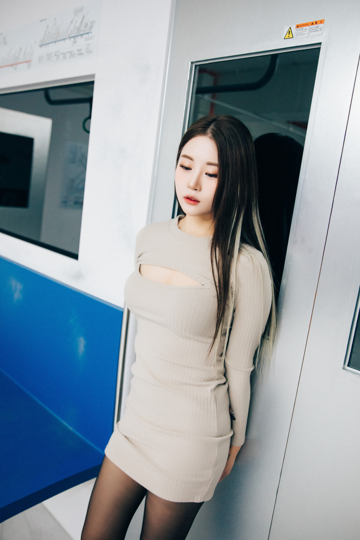 Jeong Bomi 정보미, [Loozy] Bondage Subway Set.01