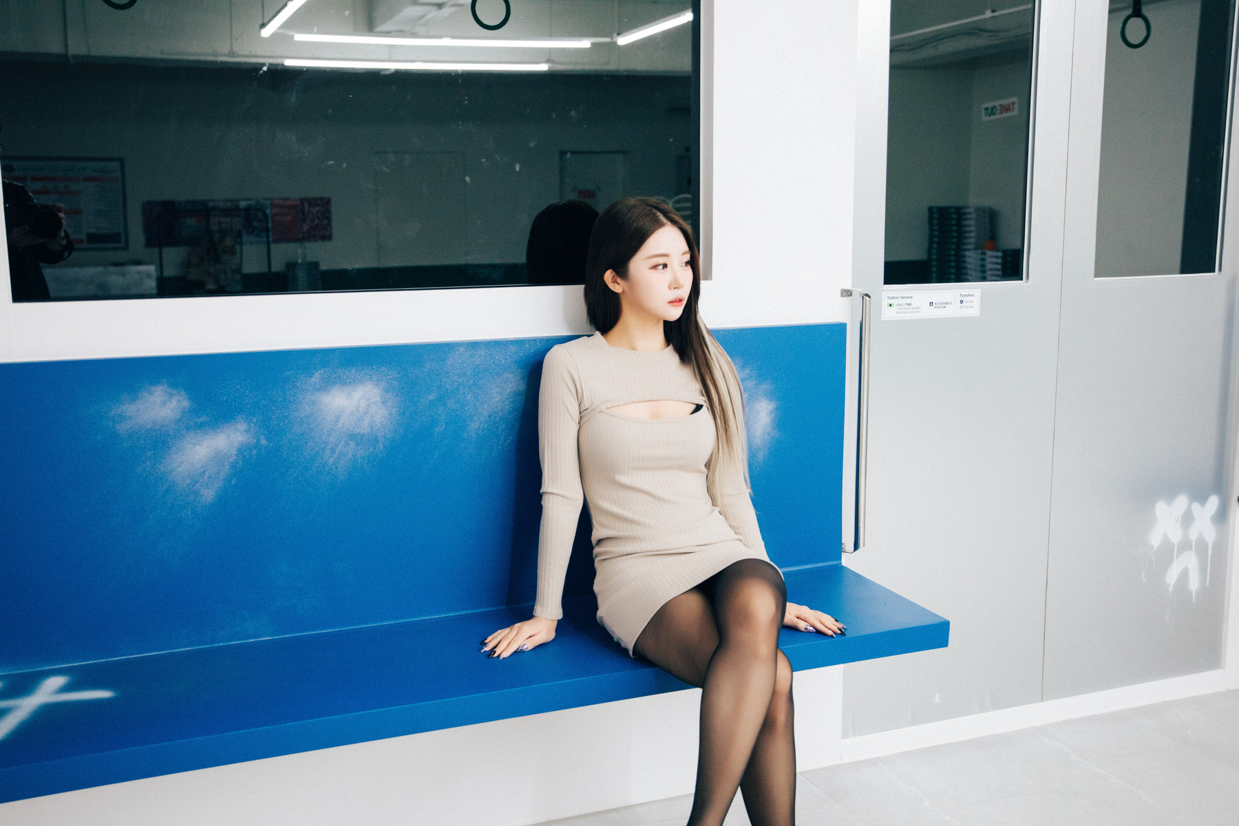 Jeong Bomi 정보미, [Loozy] Bondage Subway Set.01