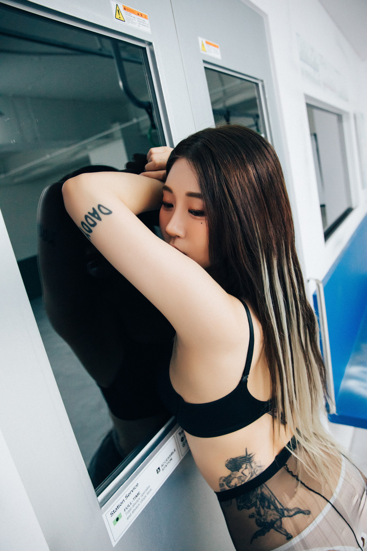 Jeong Bomi 정보미, [Loozy] Bondage Subway Set.01