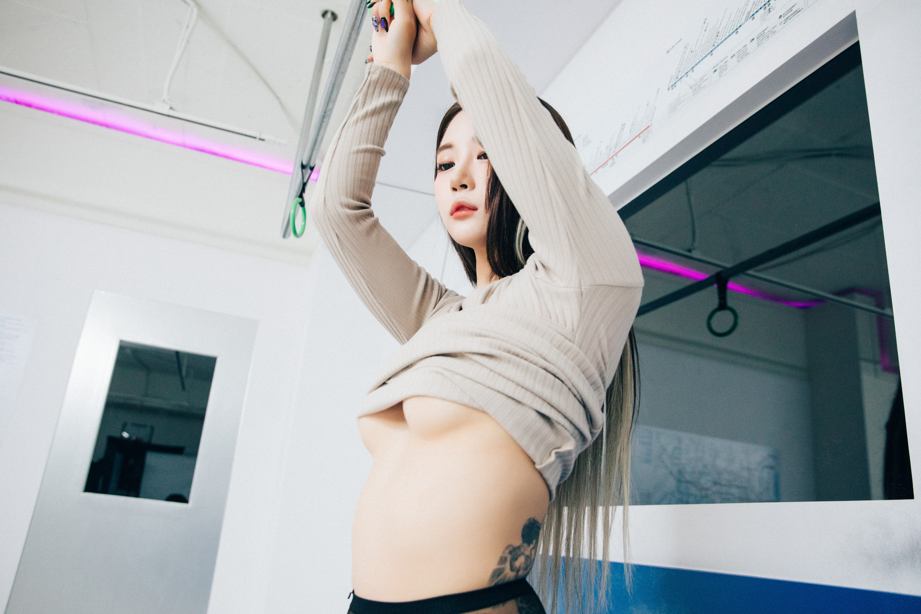 Jeong Bomi 정보미, [Loozy] Bondage Subway Set.02