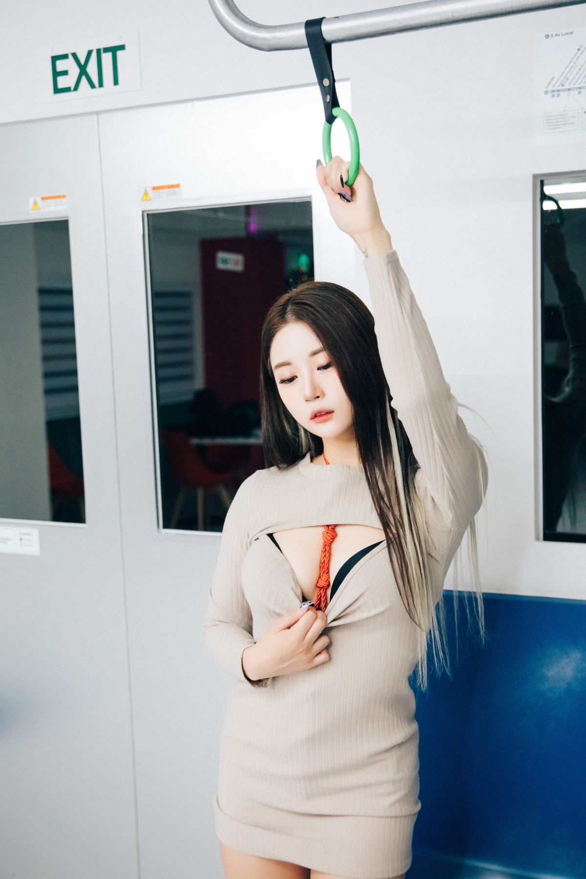 Jeong Bomi 정보미, [Loozy] Bondage Subway Set.02