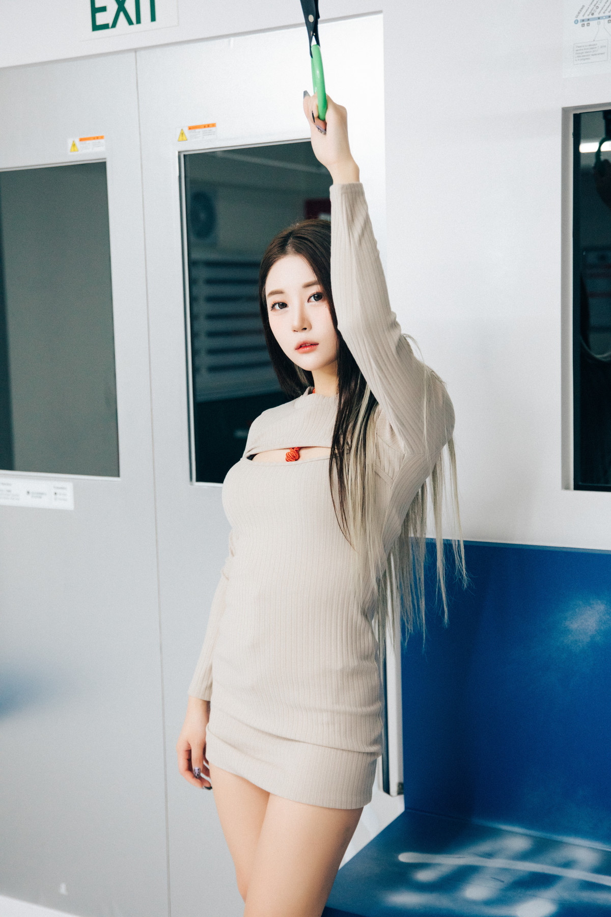 Jeong Bomi 정보미, [Loozy] Bondage Subway Set.02