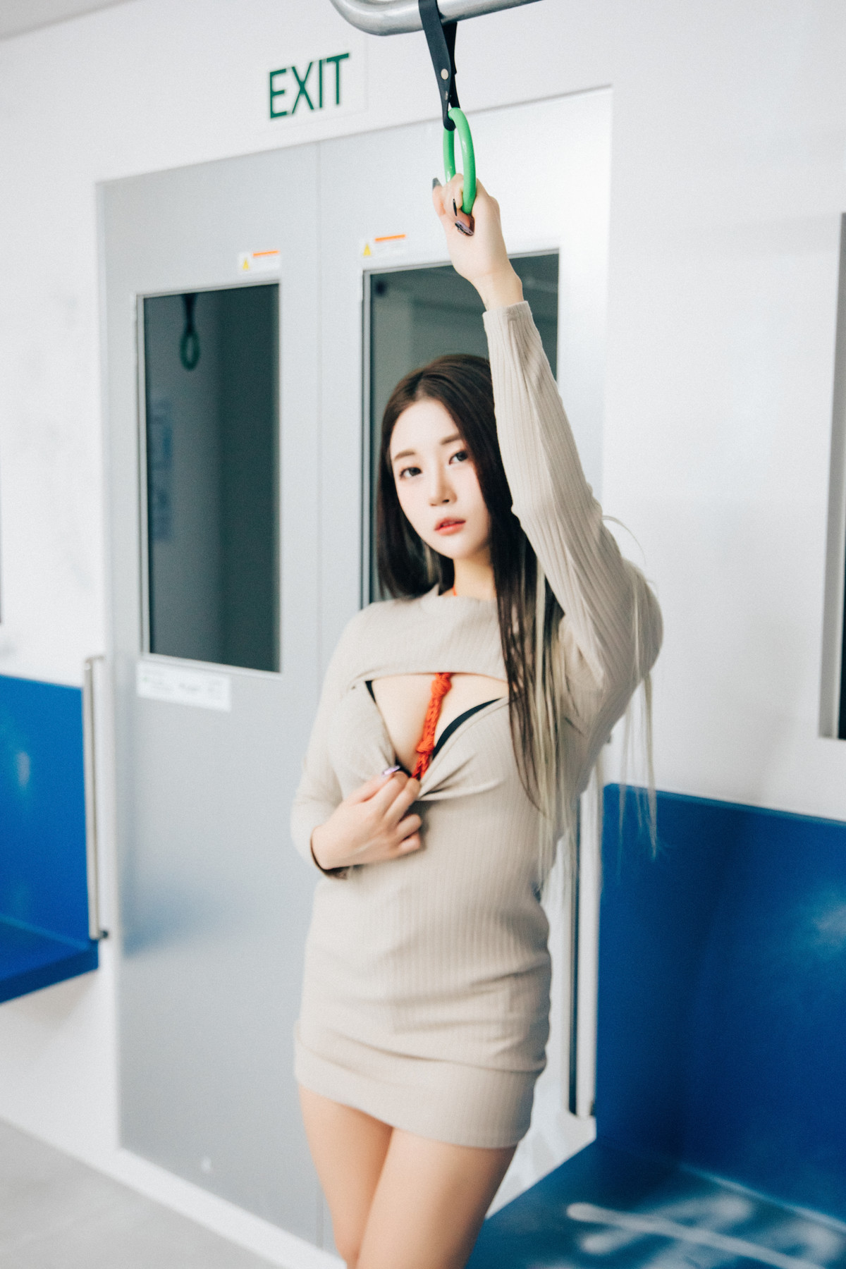 Jeong Bomi 정보미, [Loozy] Bondage Subway Set.02