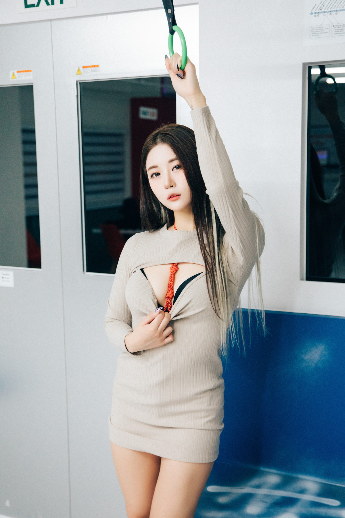 Jeong Bomi 정보미, [Loozy] Bondage Subway Set.02