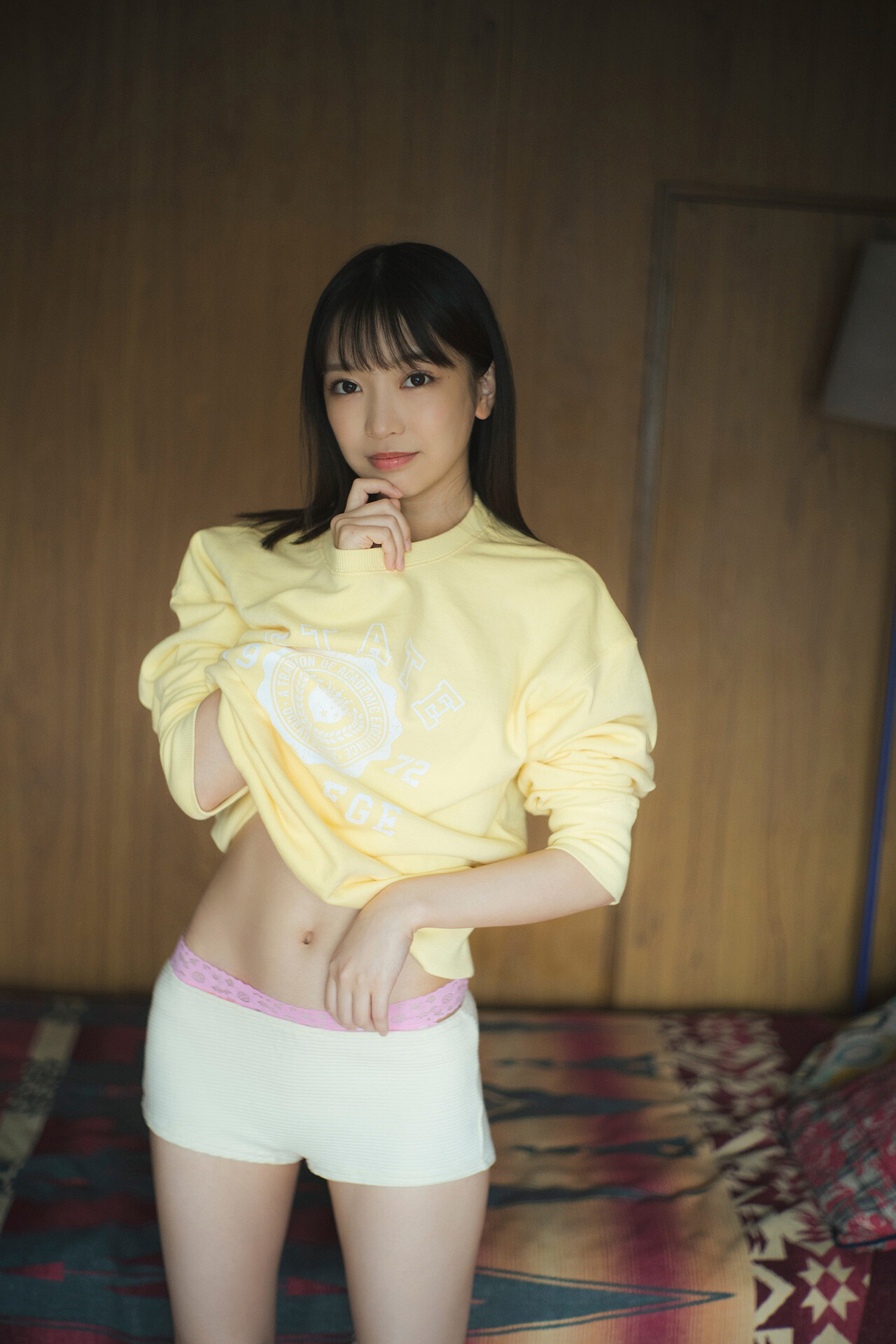 Akane Yoshizawa 吉沢朱音, FLASHデジタル写真集　「TRIANGLE LOVE－朱音の場合」 Set.01