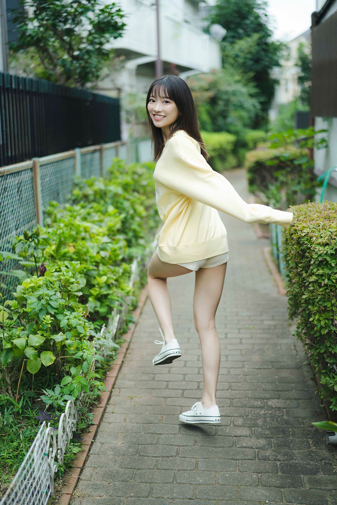 Akane Yoshizawa 吉沢朱音, FLASHデジタル写真集　「TRIANGLE LOVE－朱音の場合」 Set.01