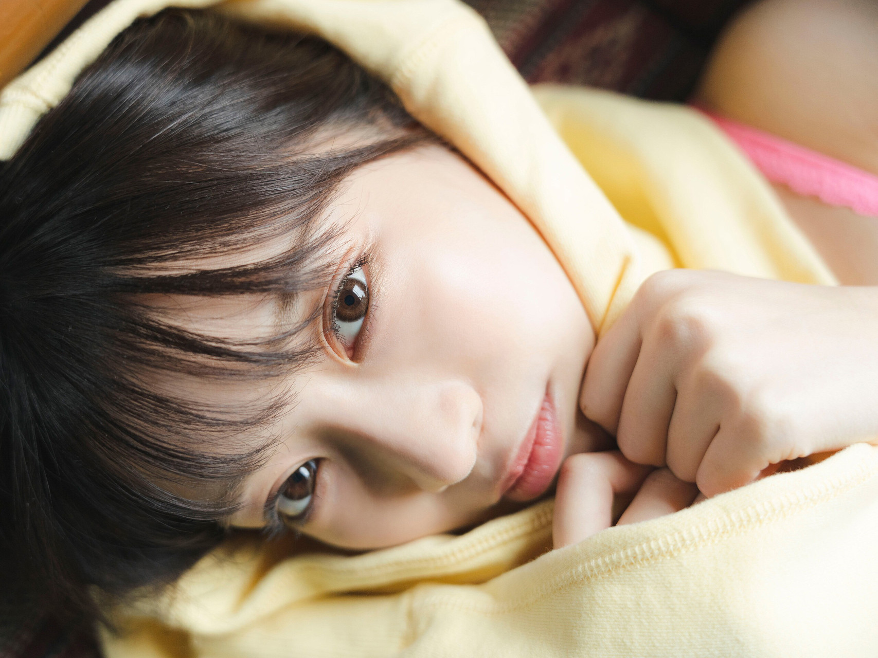 Akane Yoshizawa 吉沢朱音, FLASHデジタル写真集　「TRIANGLE LOVE－朱音の場合」 Set.01