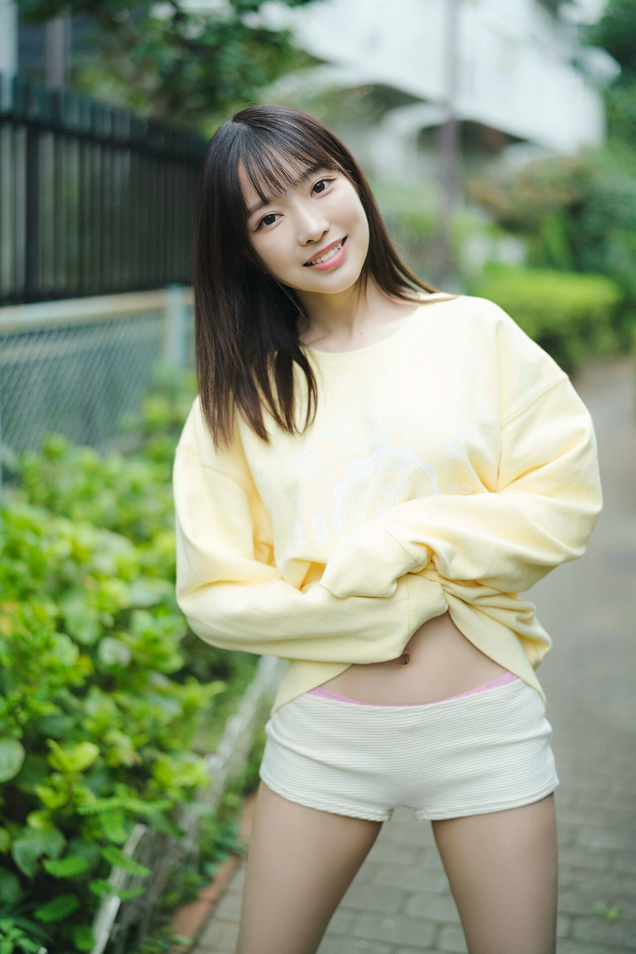 Akane Yoshizawa 吉沢朱音, FLASHデジタル写真集　「TRIANGLE LOVE－朱音の場合」 Set.01