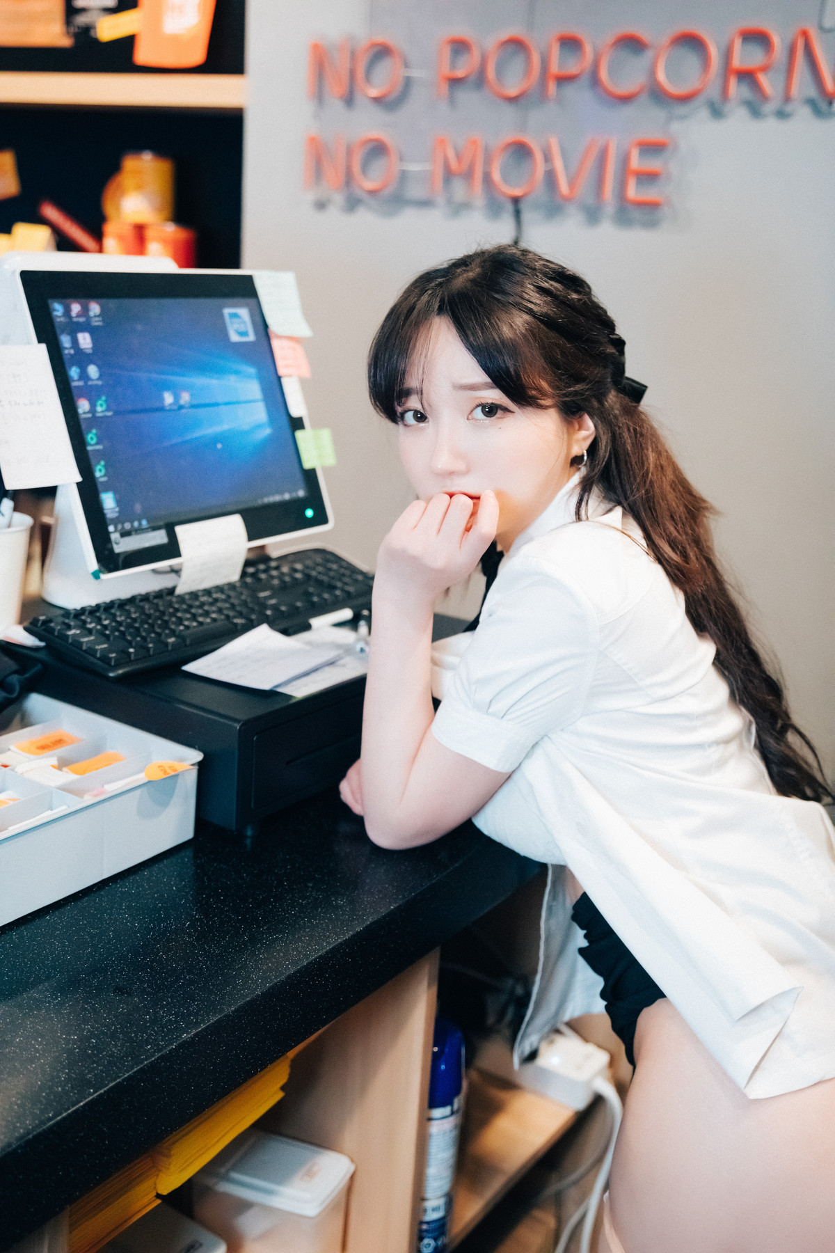 Son Yeeun 손예은, [Loozy] Ticket Girl Set.01