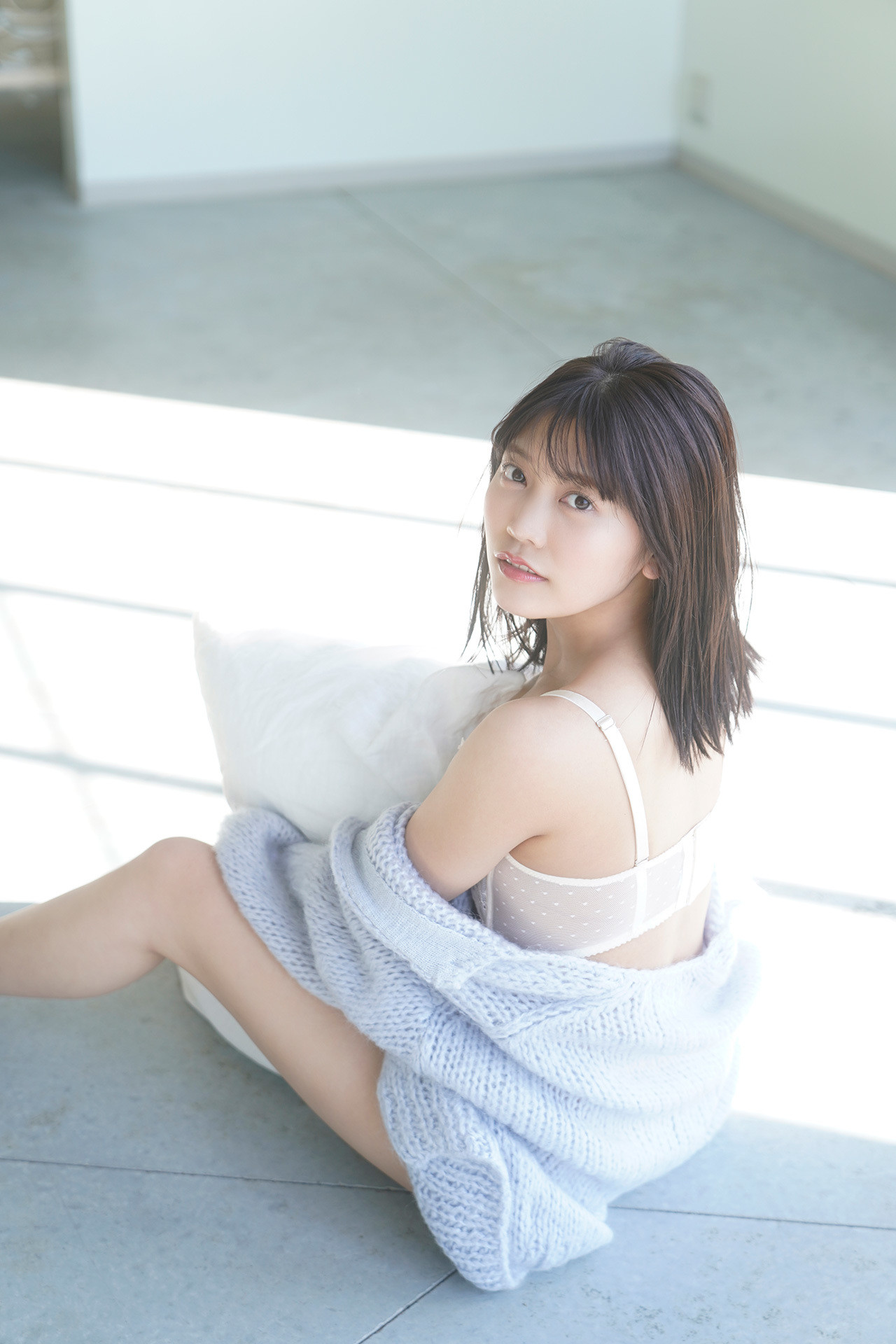 Reona Matsushita 松下玲緒菜, FLASHデジタル写真集　「素肌で、旅立ち」 Set.01