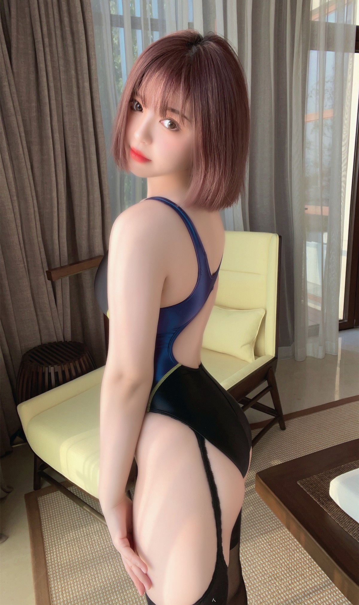 Cosplay 半半子 競泳水着を着た彼女
