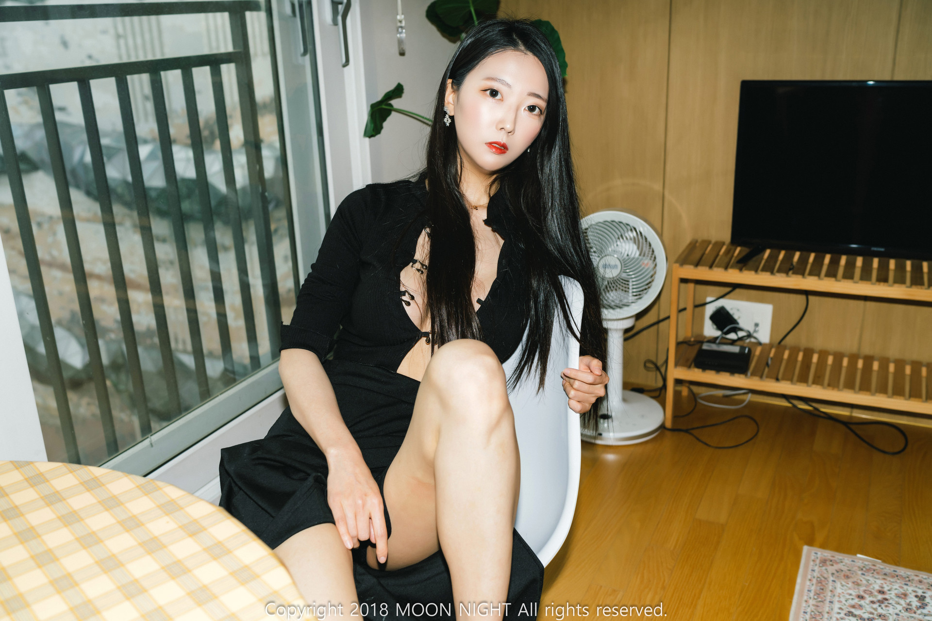 Mona 모나, Jucy 쥬시, [Moon Night Snap] Loveholic Vol.2