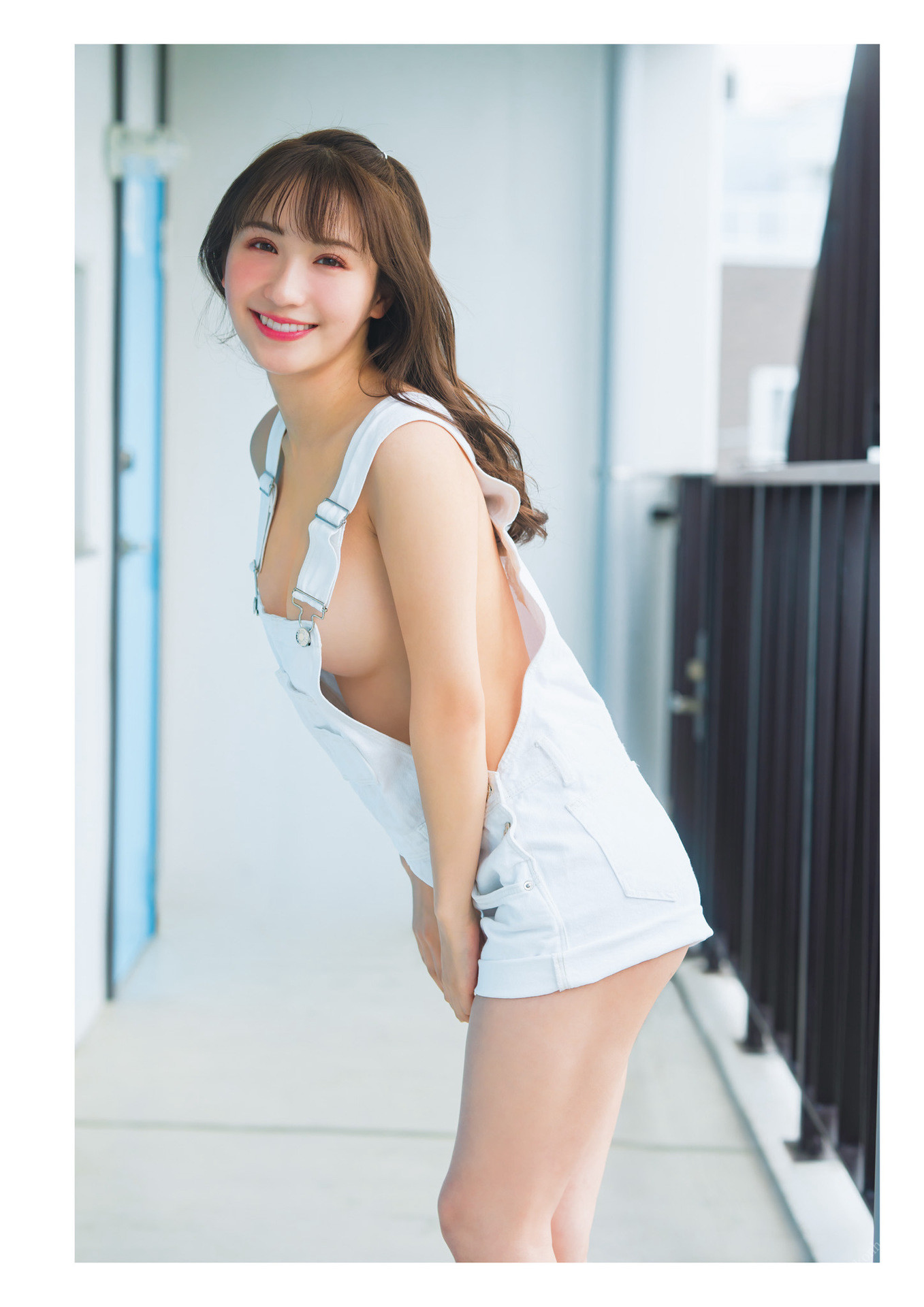 Ema Ito 伊藤愛真, 1st写真集 電子特典付き 「soleil-ソレイユ-」 Set.01