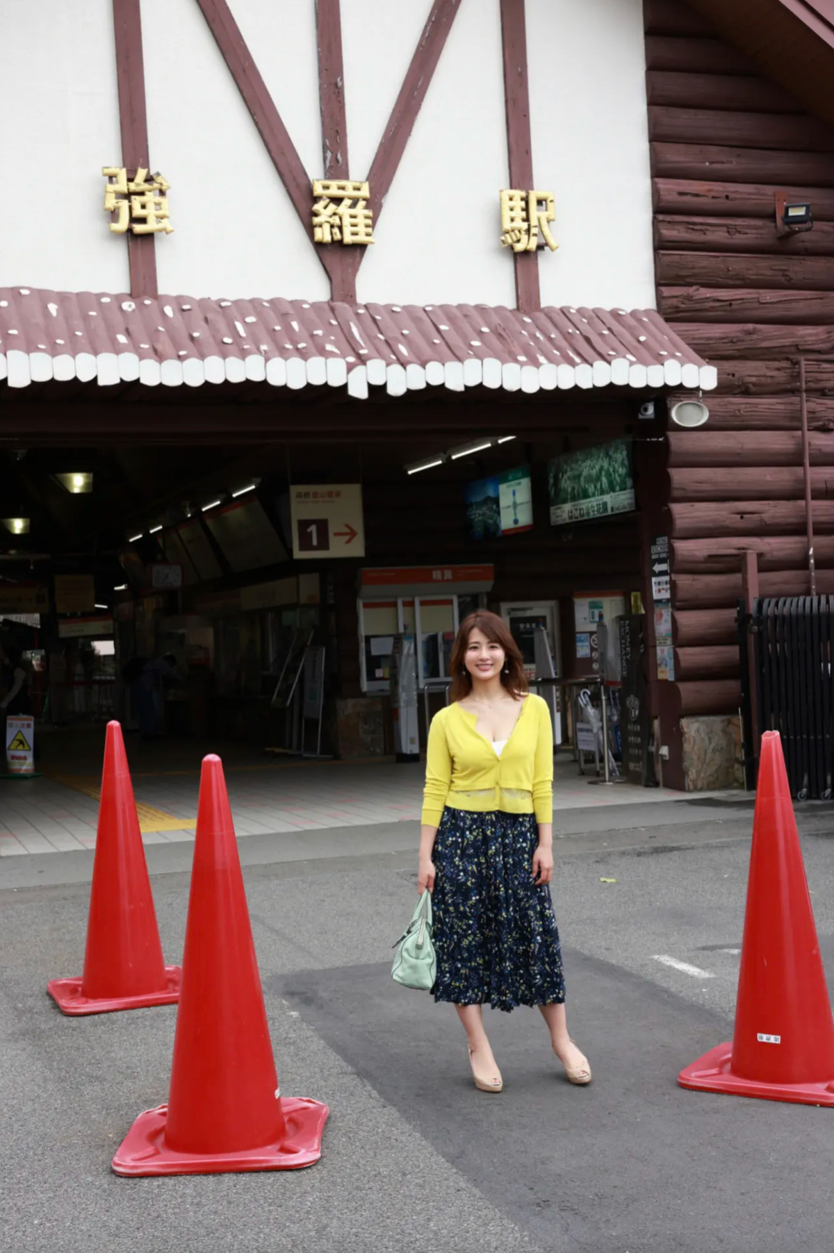 Natsumi Hirajima 平嶋夏海, ＦＲＩＤＡＹデジタル写真集 『癒やしの雫 vol.1 完全版』 Set.01