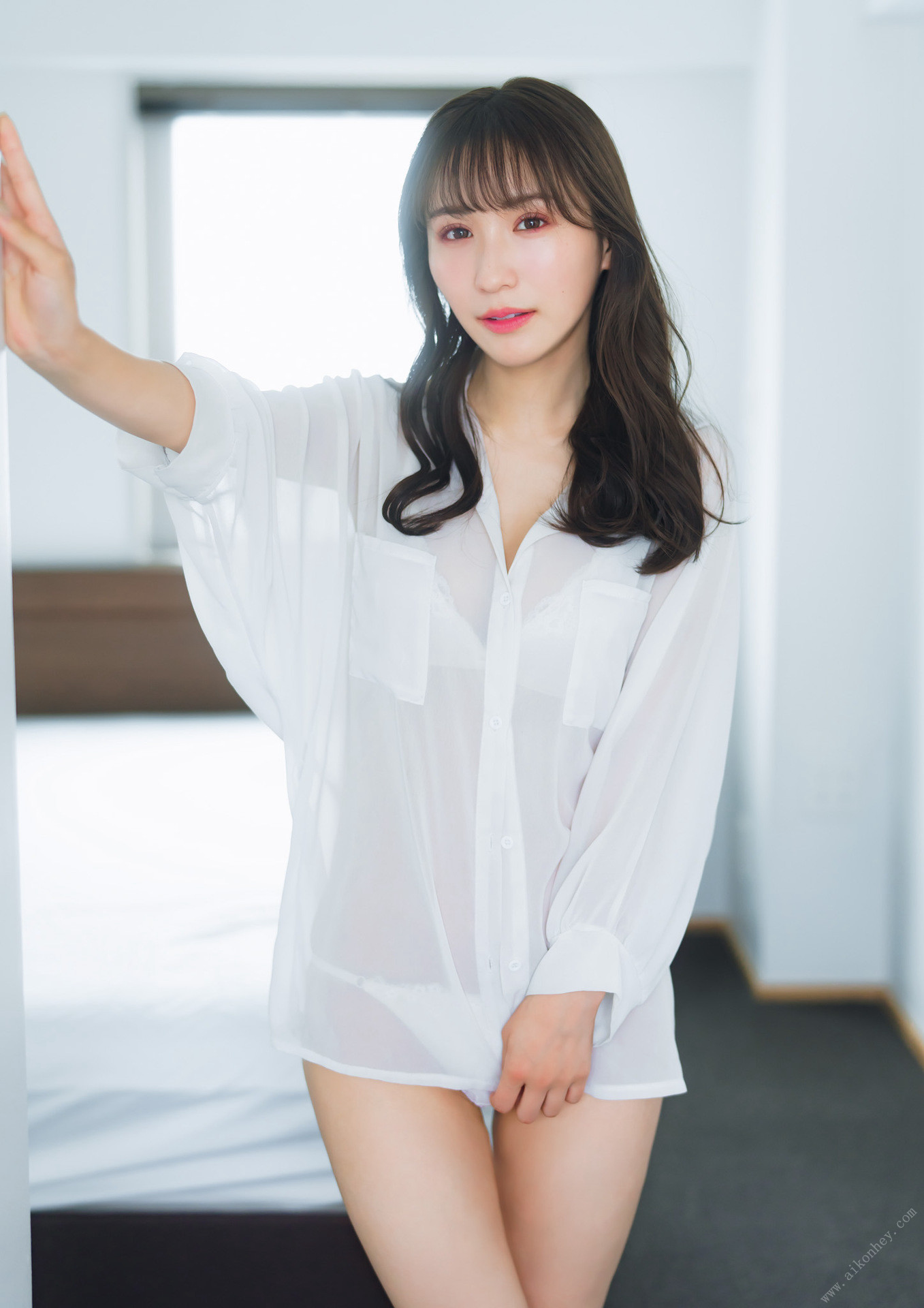 Ema Ito 伊藤愛真, 1st写真集 電子特典付き 「soleil-ソレイユ-」 Set.03