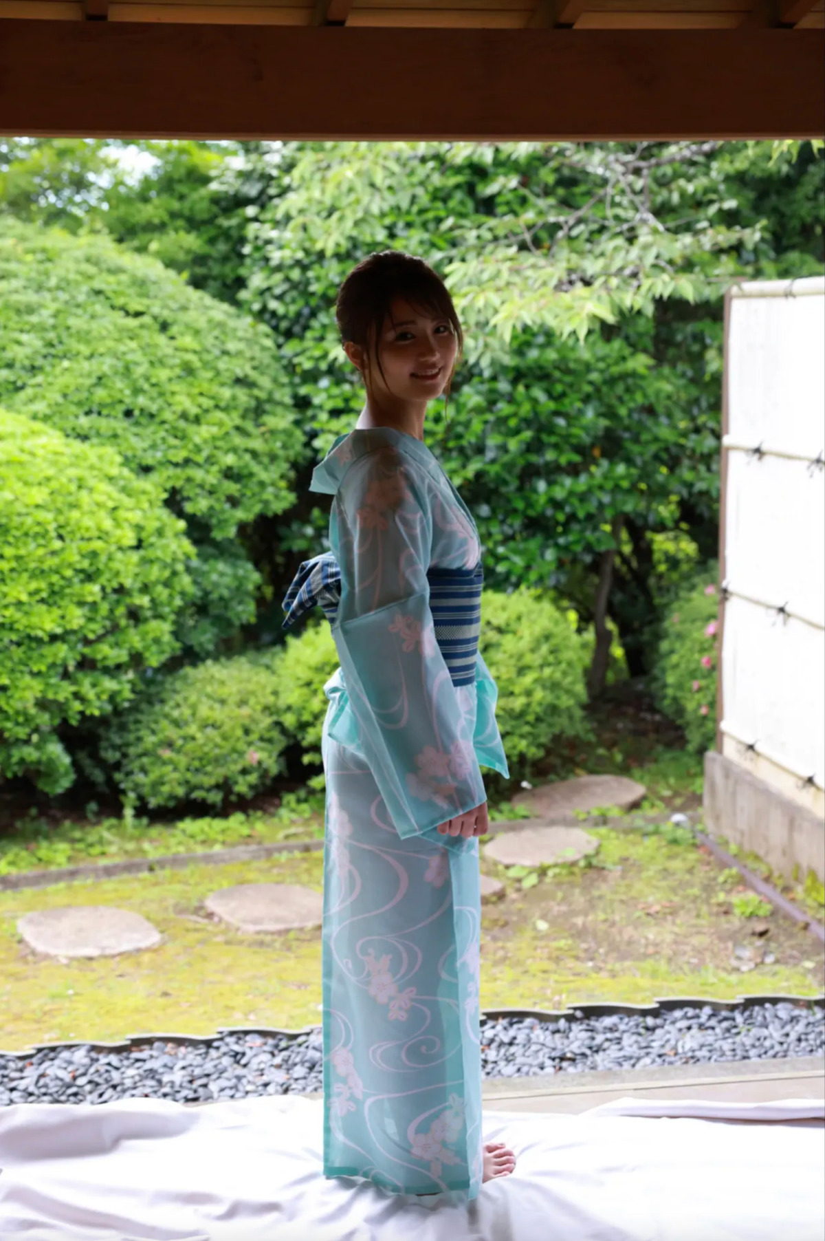 Natsumi Hirajima 平嶋夏海, ＦＲＩＤＡＹデジタル写真集 『癒やしの雫 vol.1 完全版』 Set.02