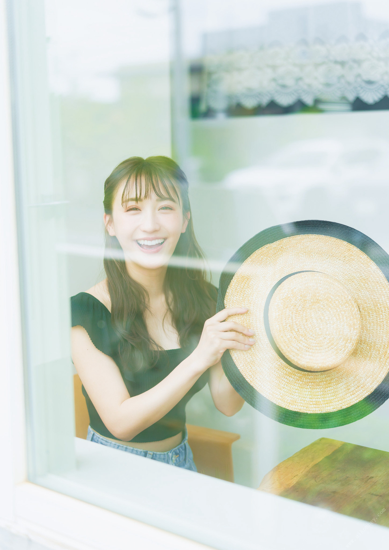 Ema Ito 伊藤愛真, 1st写真集 電子特典付き 「soleil-ソレイユ-」 Set.05