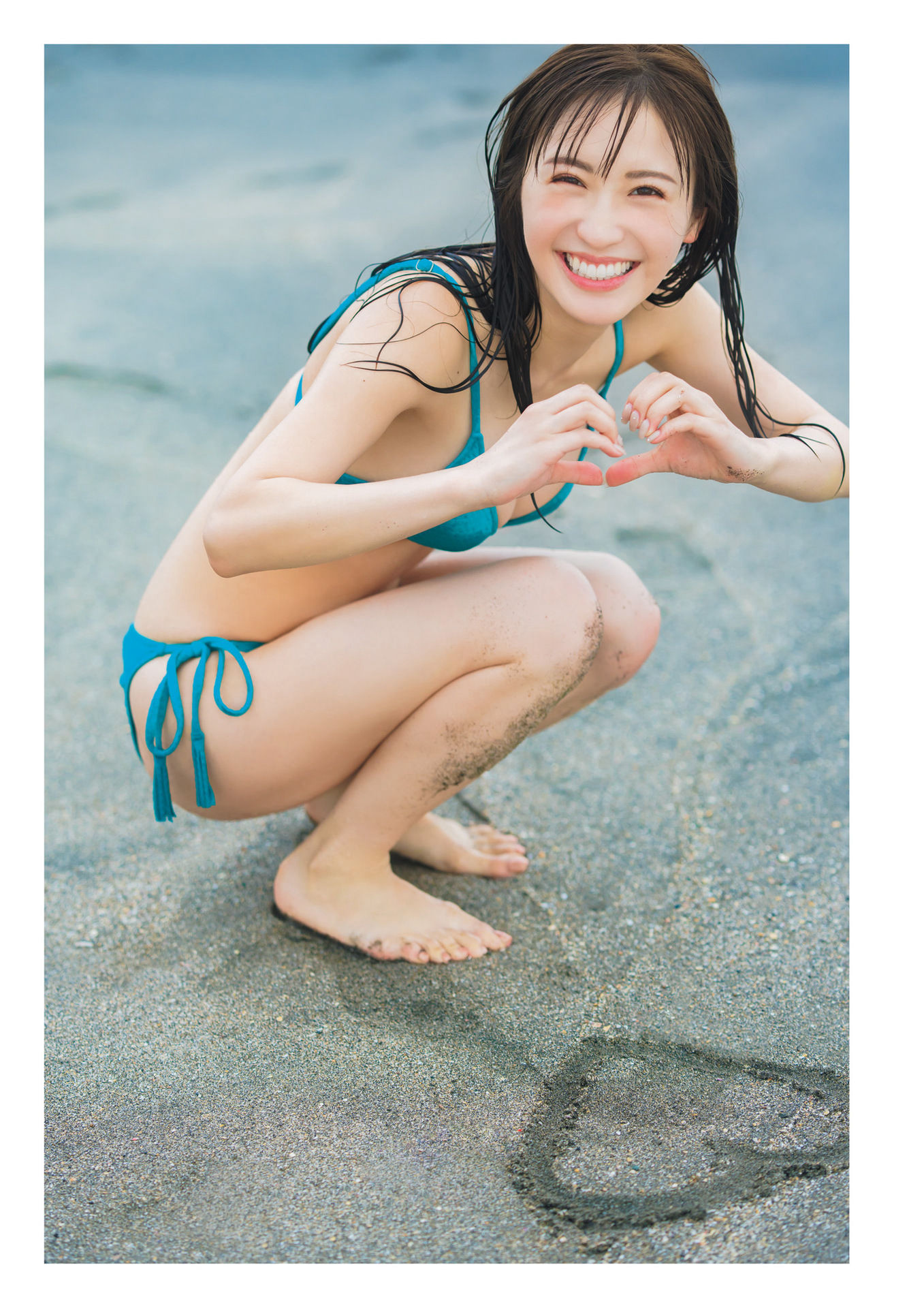 Ema Ito 伊藤愛真, 1st写真集 電子特典付き 「soleil-ソレイユ-」 Set.05