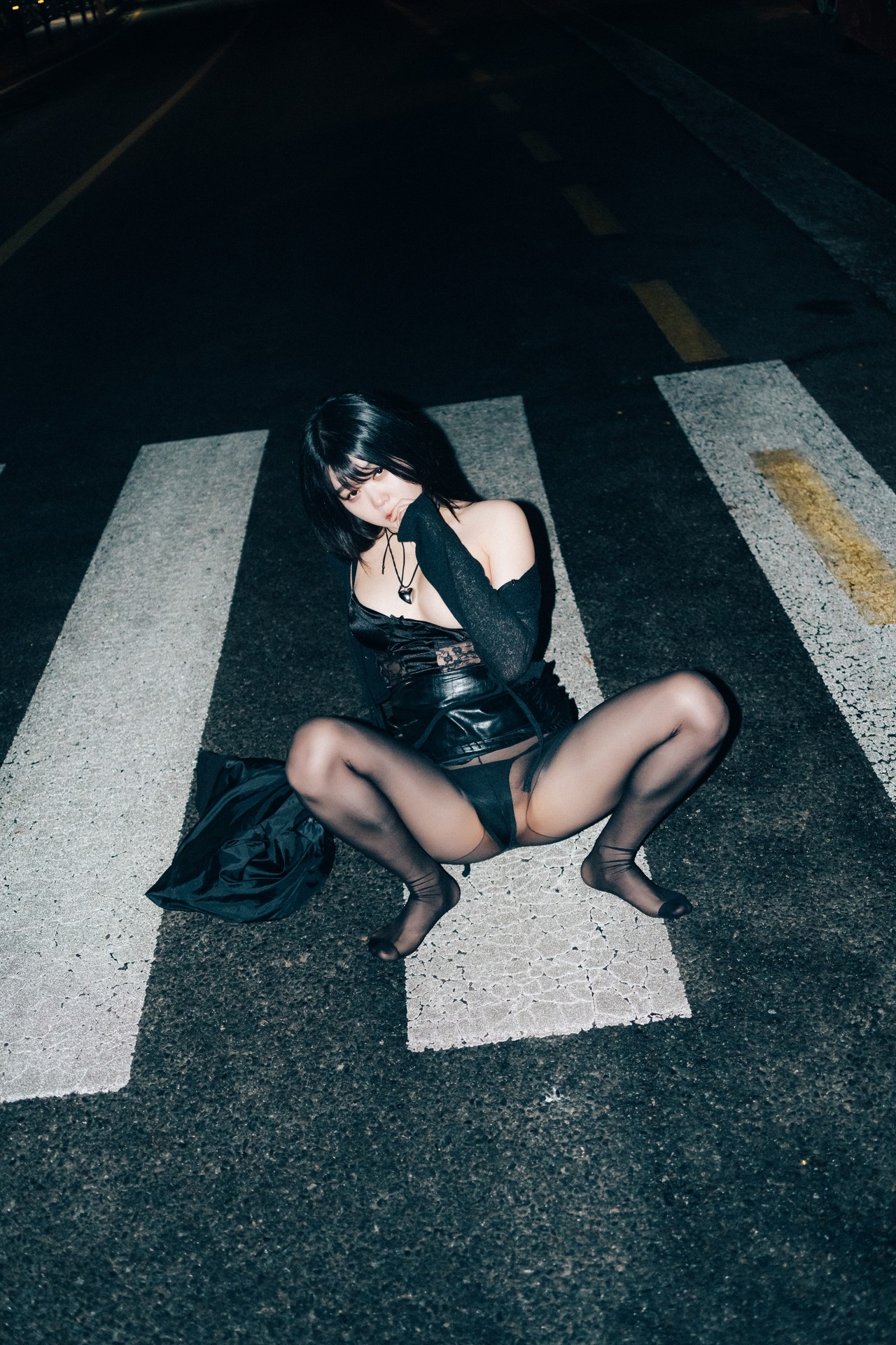 ZIA.Kwon 권지아, [Loozy] XXX At Night Road Set.01