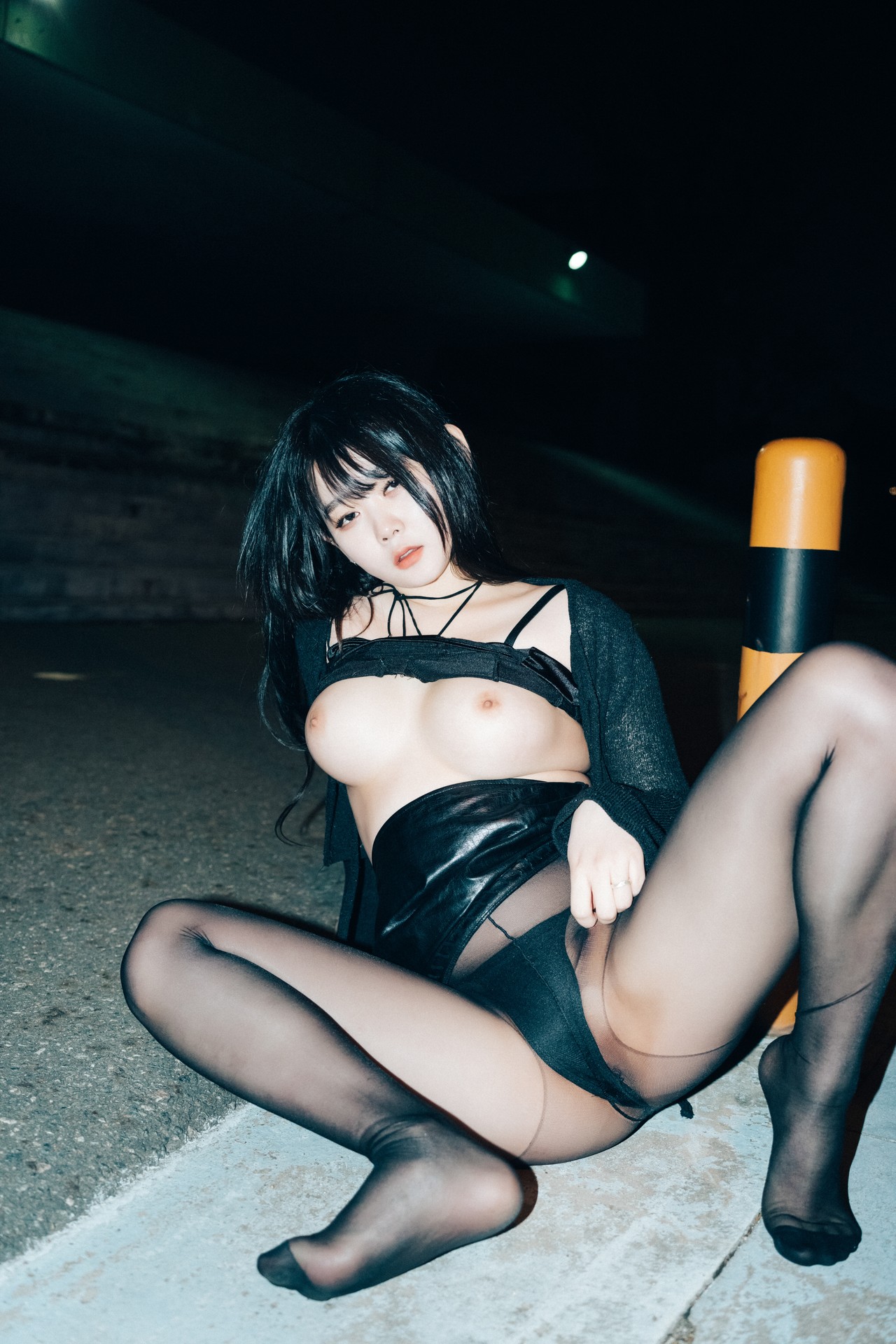 ZIA.Kwon 권지아, [Loozy] XXX At Night Road Set.01