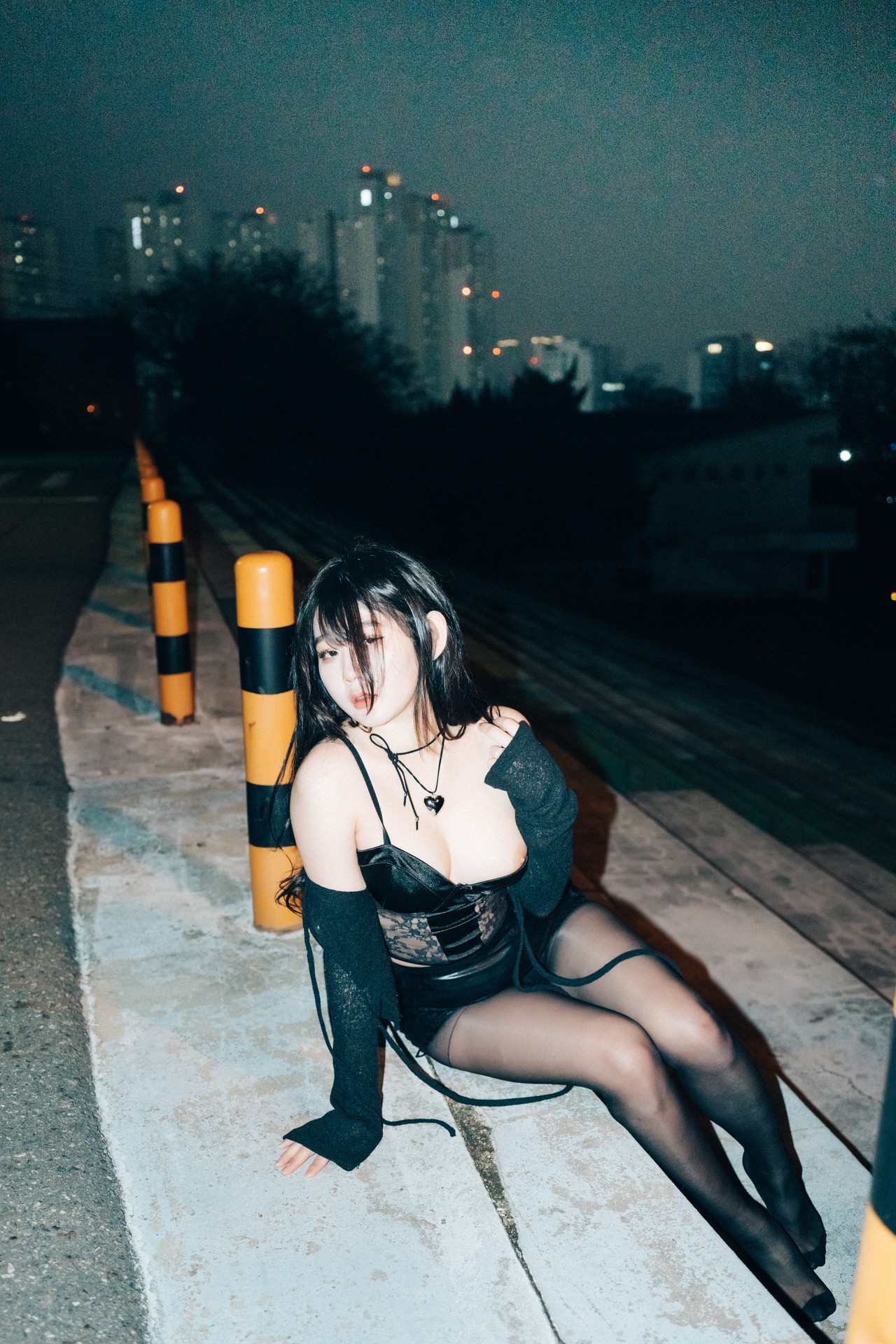 ZIA.Kwon 권지아, [Loozy] XXX At Night Road Set.01