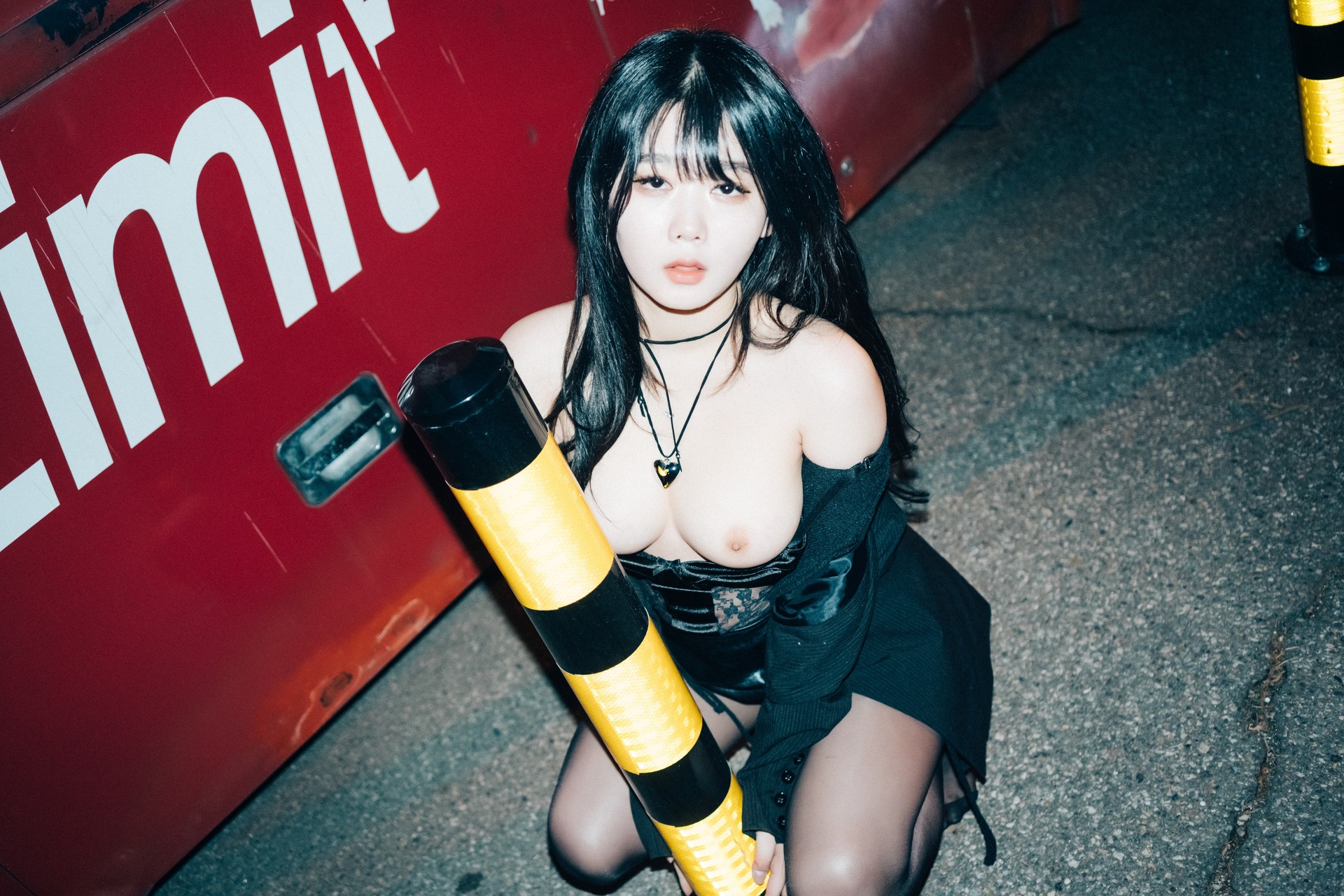 ZIA.Kwon 권지아, [Loozy] XXX At Night Road Set.01