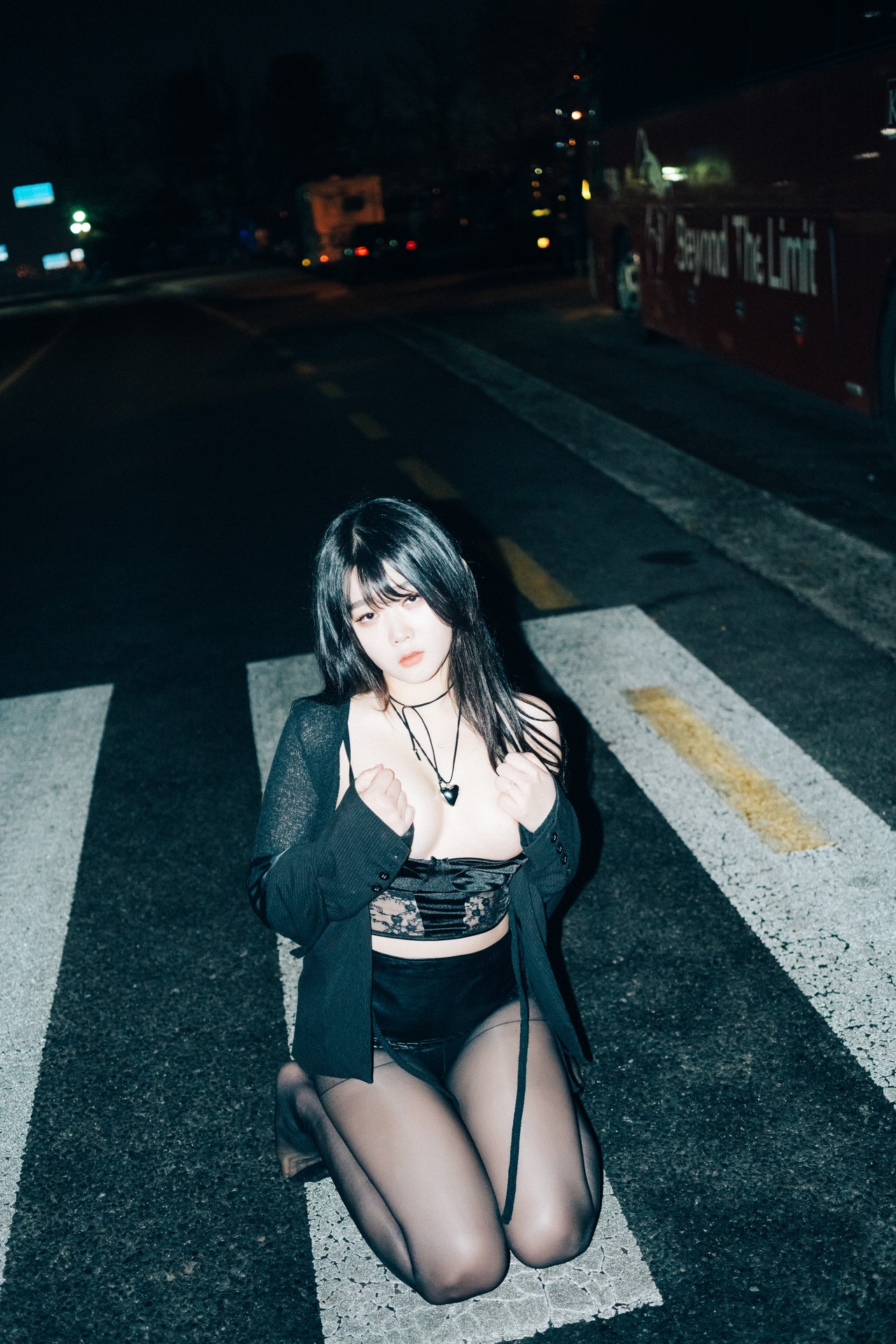 ZIA.Kwon 권지아, [Loozy] XXX At Night Road Set.01