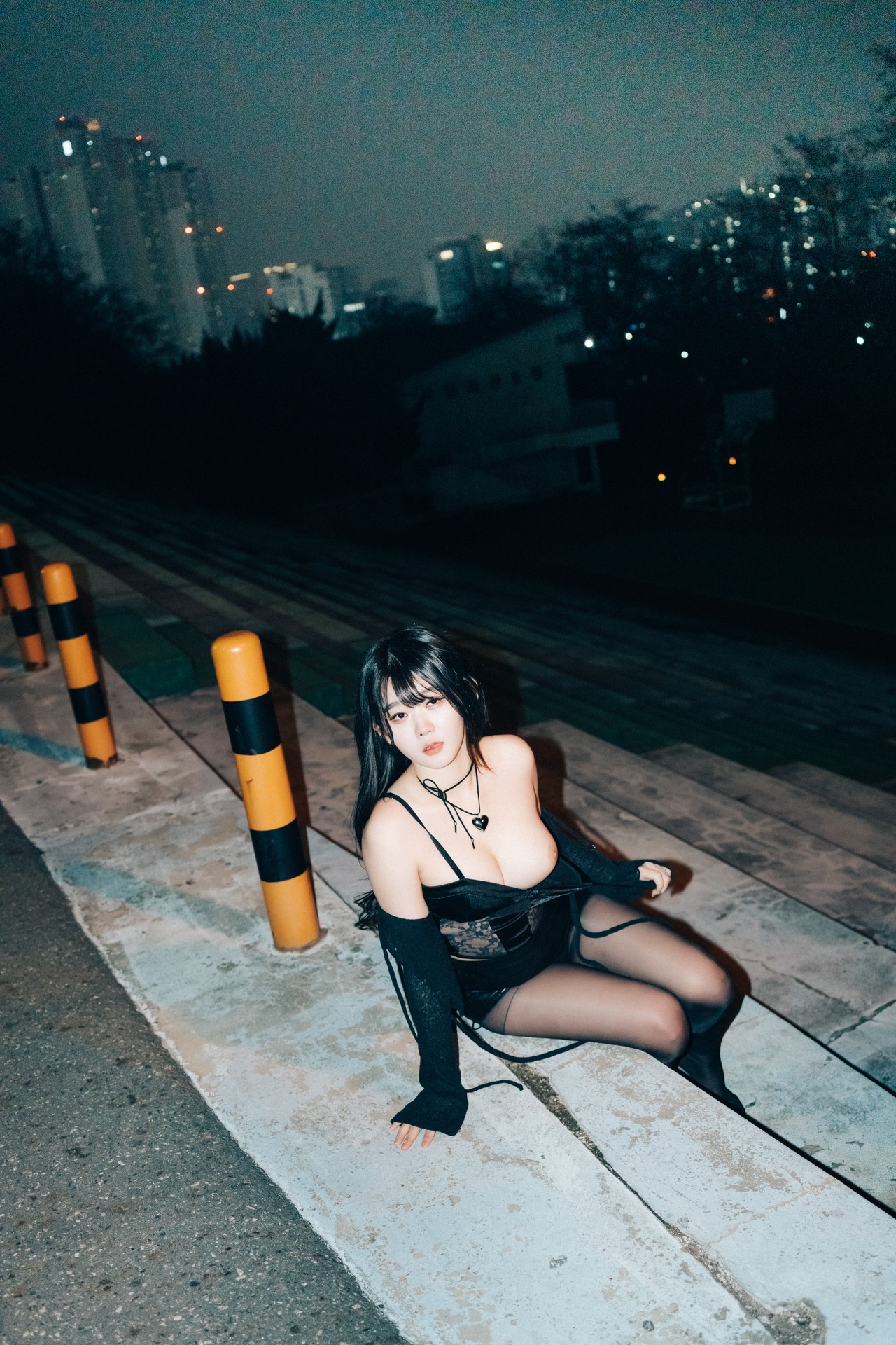 ZIA.Kwon 권지아, [Loozy] XXX At Night Road Set.01
