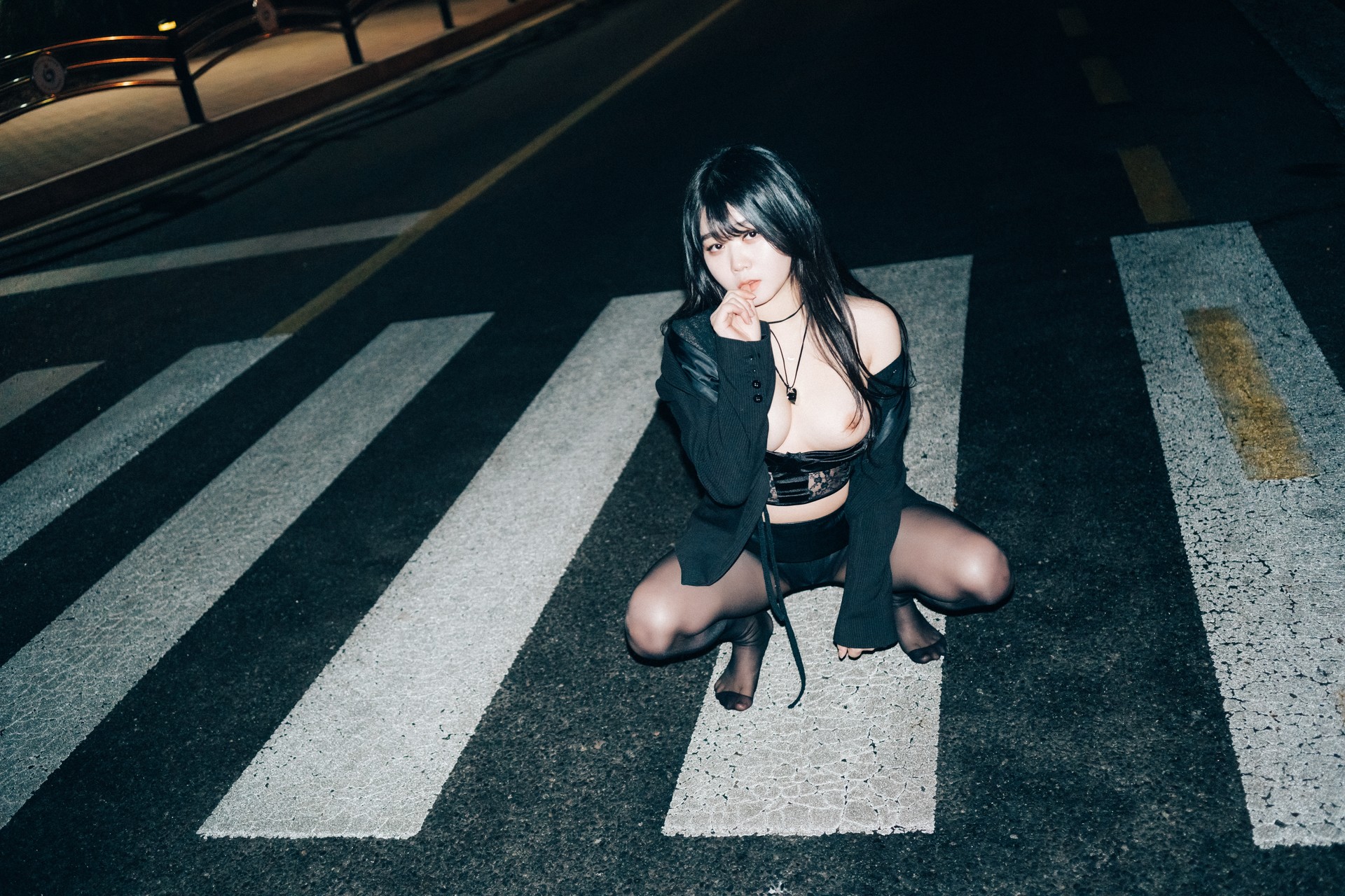 ZIA.Kwon 권지아, [Loozy] XXX At Night Road Set.01