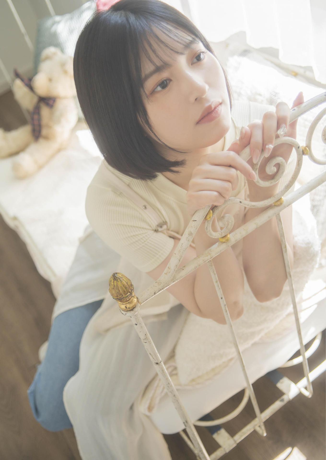 Arai Shiika 新井椎夏, 1st写真集 「うれしいな」 Set.01