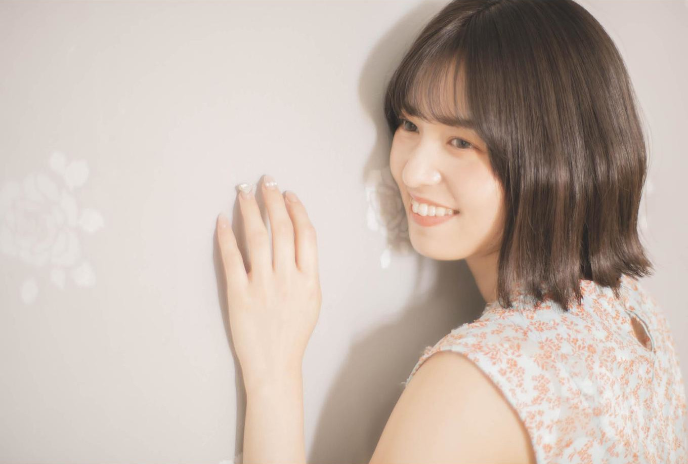 Arai Shiika 新井椎夏, 1st写真集 「うれしいな」 Set.01