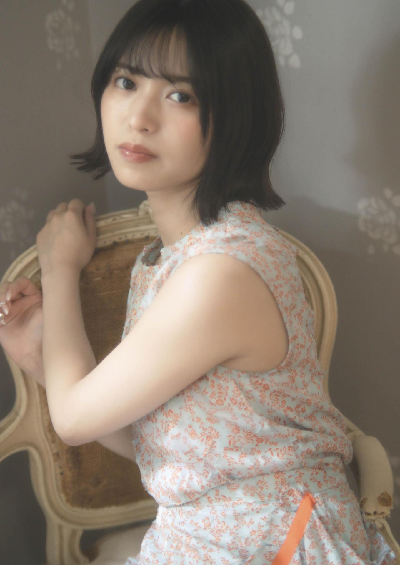 Arai Shiika 新井椎夏, 1st写真集 「うれしいな」 Set.01