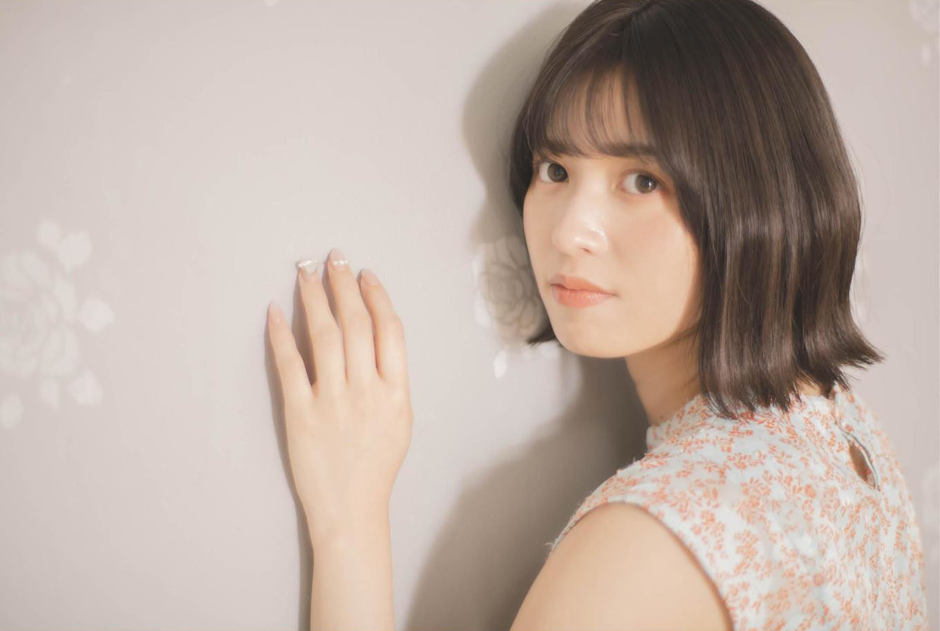 Arai Shiika 新井椎夏, 1st写真集 「うれしいな」 Set.01