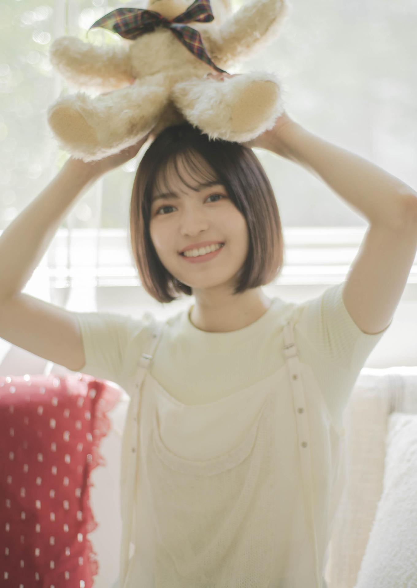 Arai Shiika 新井椎夏, 1st写真集 「うれしいな」 Set.01