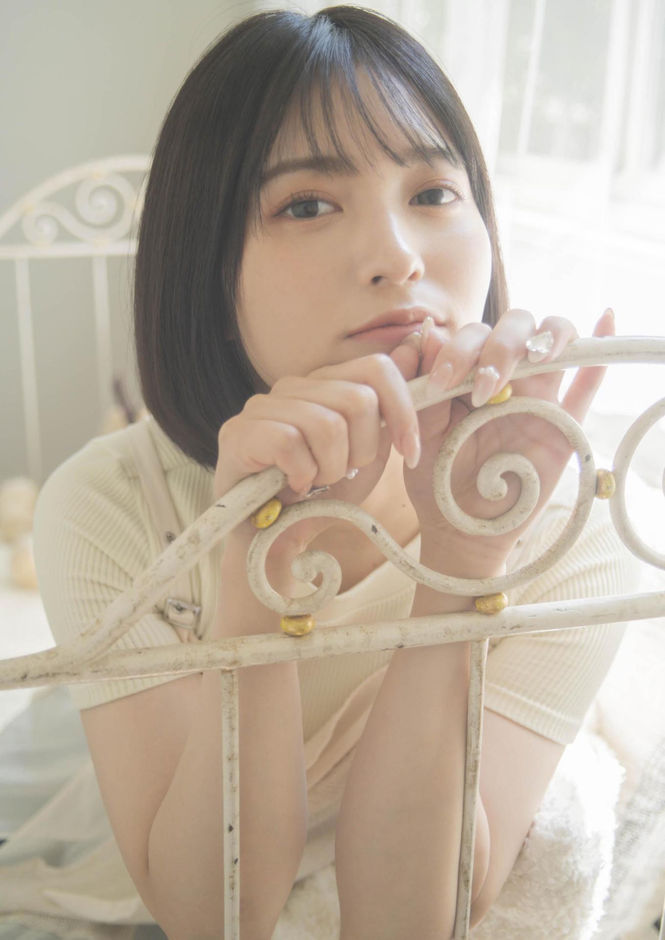 Arai Shiika 新井椎夏, 1st写真集 「うれしいな」 Set.01