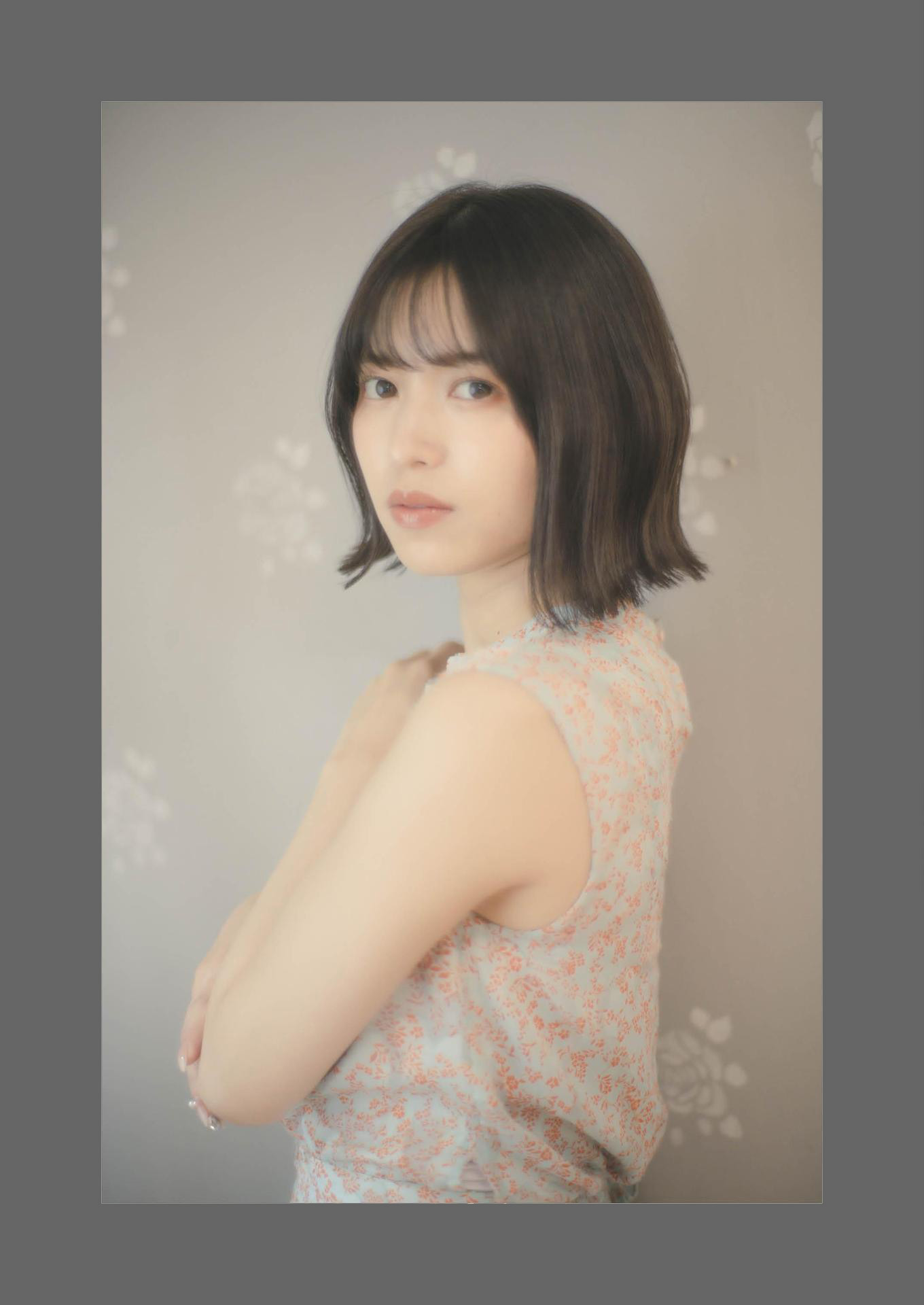 Arai Shiika 新井椎夏, 1st写真集 「うれしいな」 Set.01