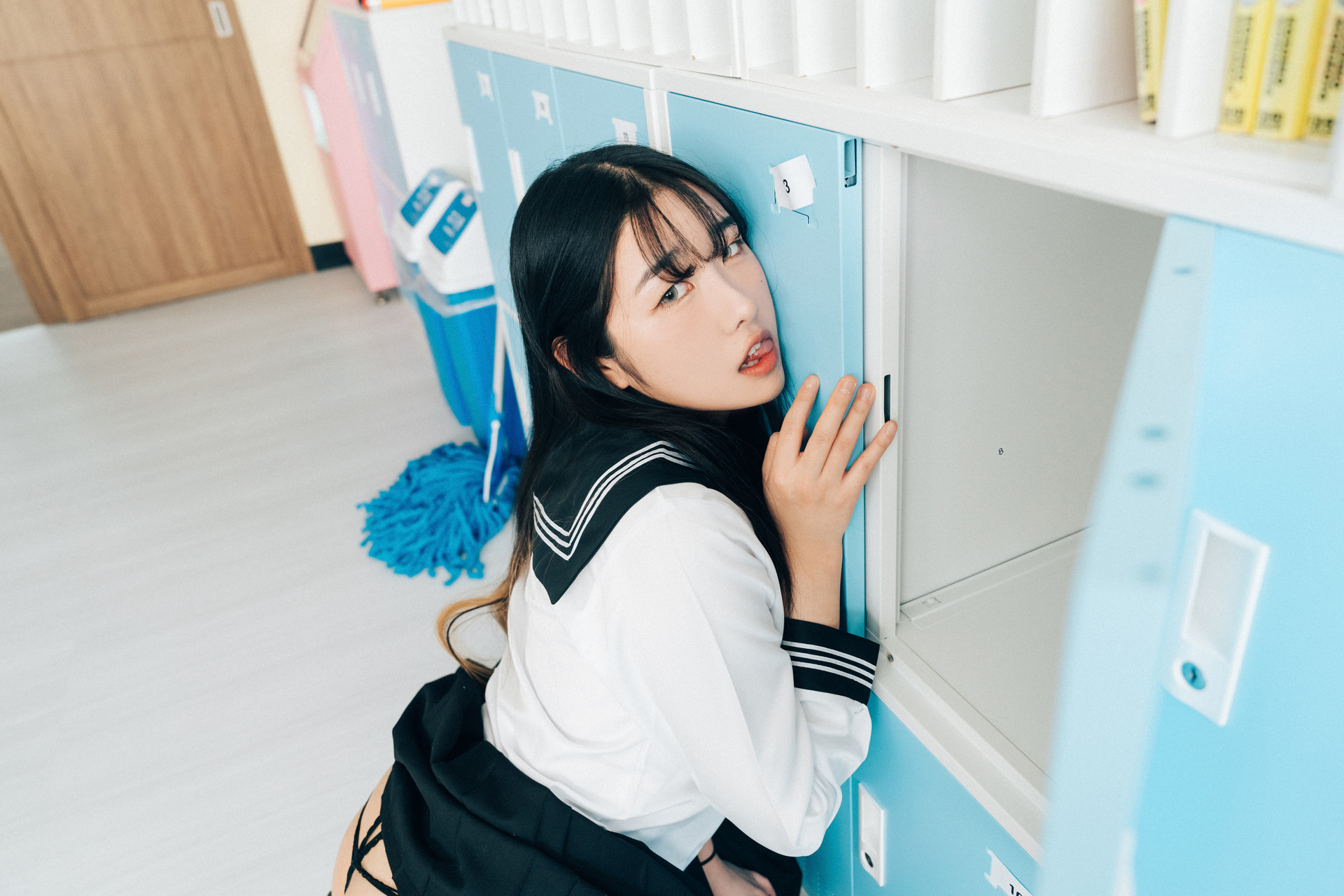 ZIA.Kwon 권지아, Sonson 손손, [Loozy] Bitch Academy Hard Set.01