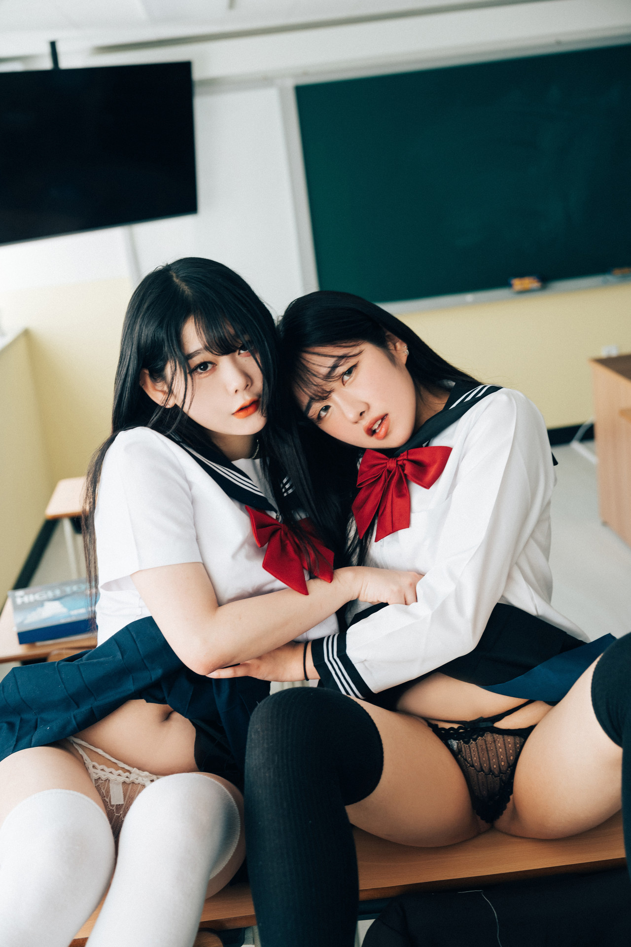 ZIA.Kwon 권지아, Sonson 손손, [Loozy] Bitch Academy Hard Set.03