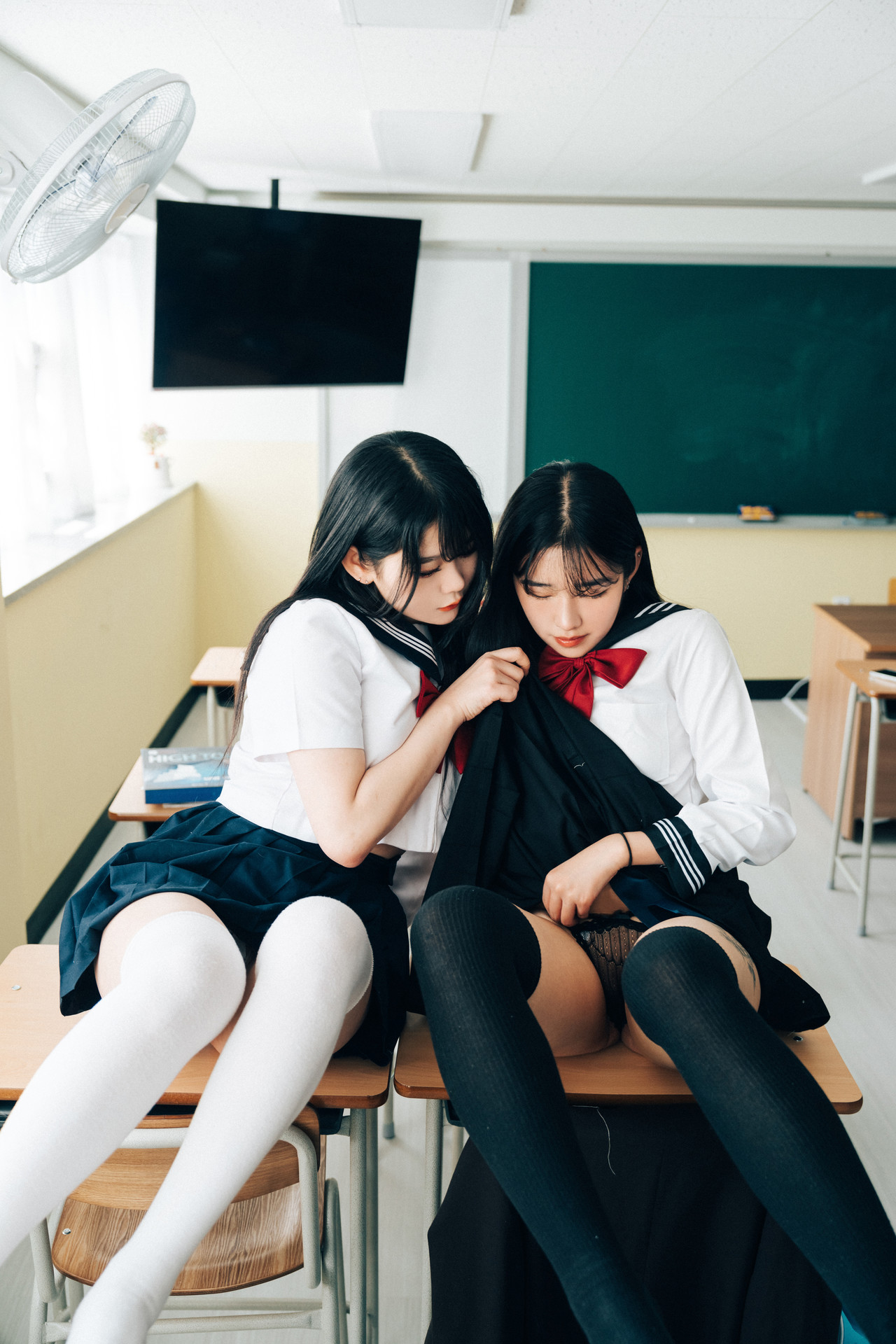 ZIA.Kwon 권지아, Sonson 손손, [Loozy] Bitch Academy Hard Set.03