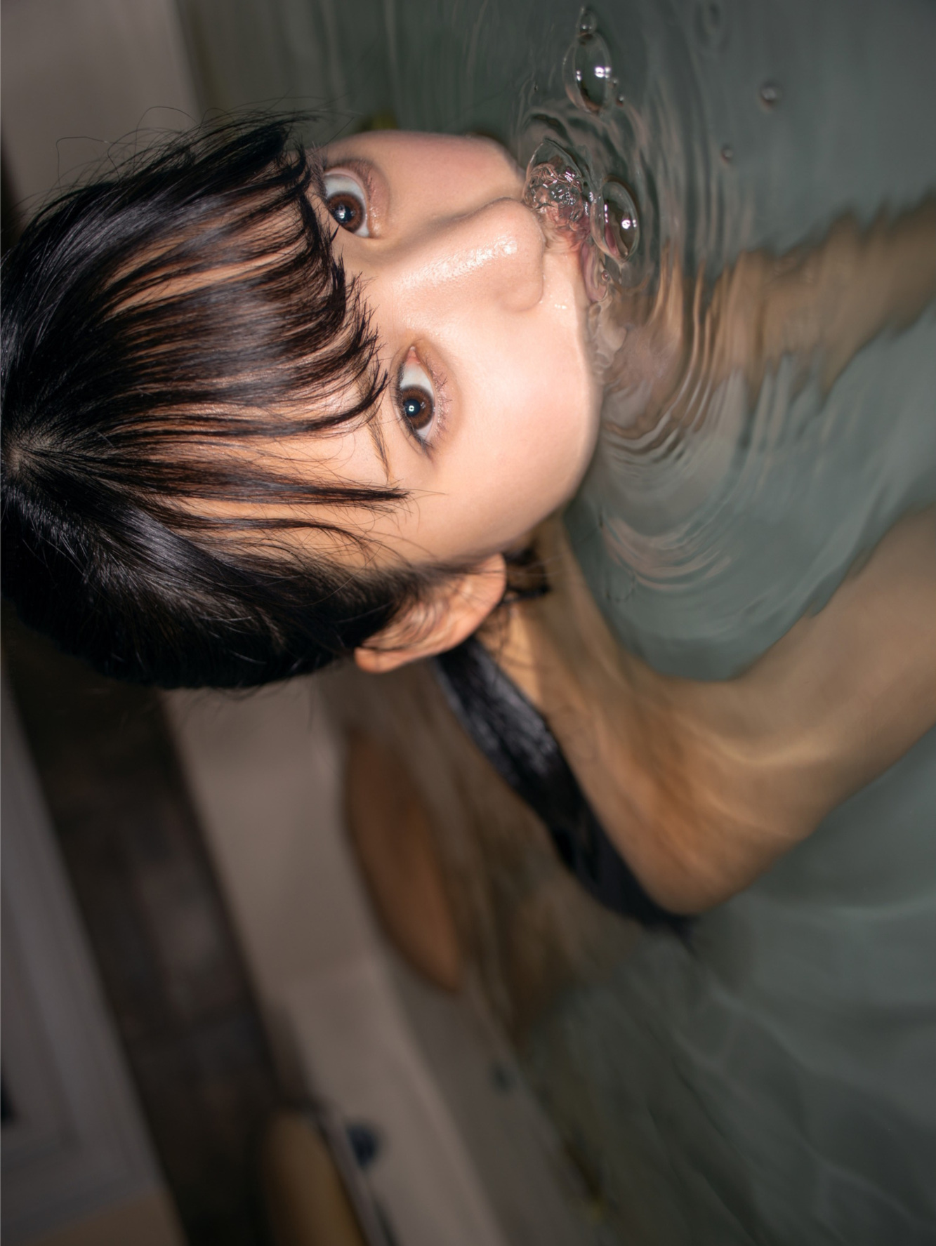 Umi Yatsugake 八掛うみ, ヌード写真集 「かけるはち」 Set.04